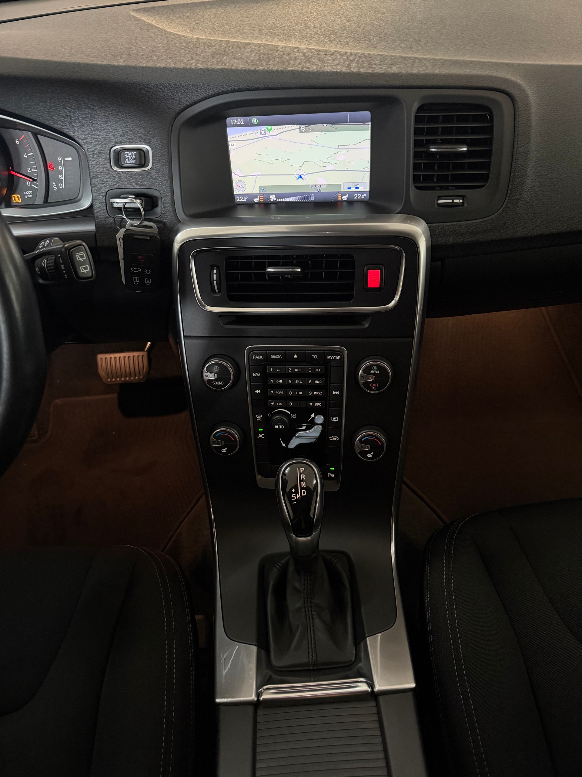 VOLVO V60 D4 AWD Family Edition Geartronic-image-8