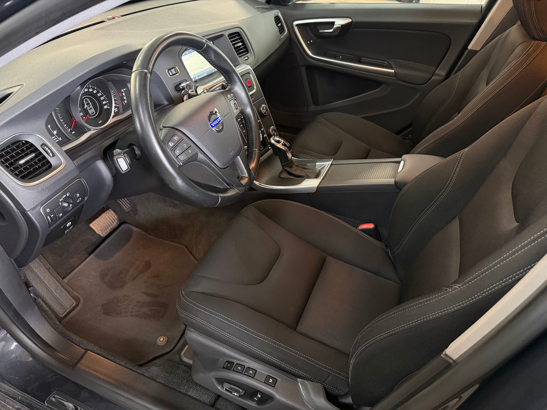 VOLVO V60 D4 AWD Family Edition Geartronic-image-9