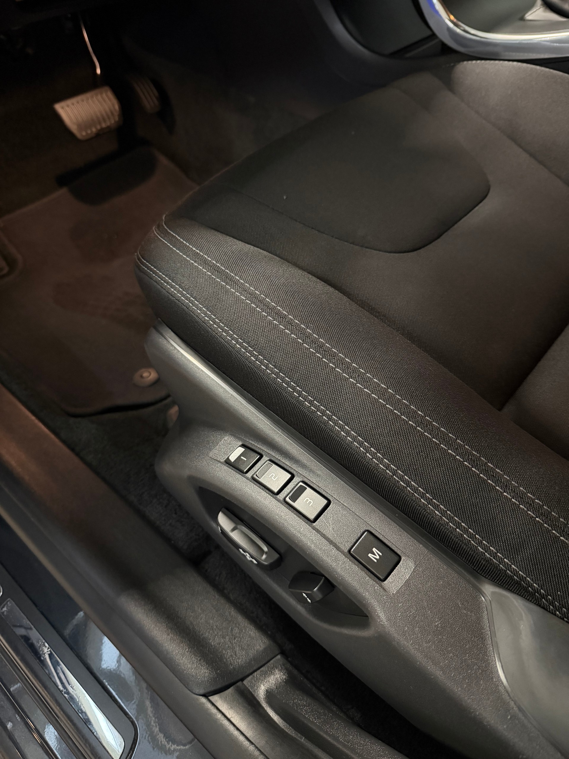VOLVO V60 D4 AWD Family Edition Geartronic-image-12