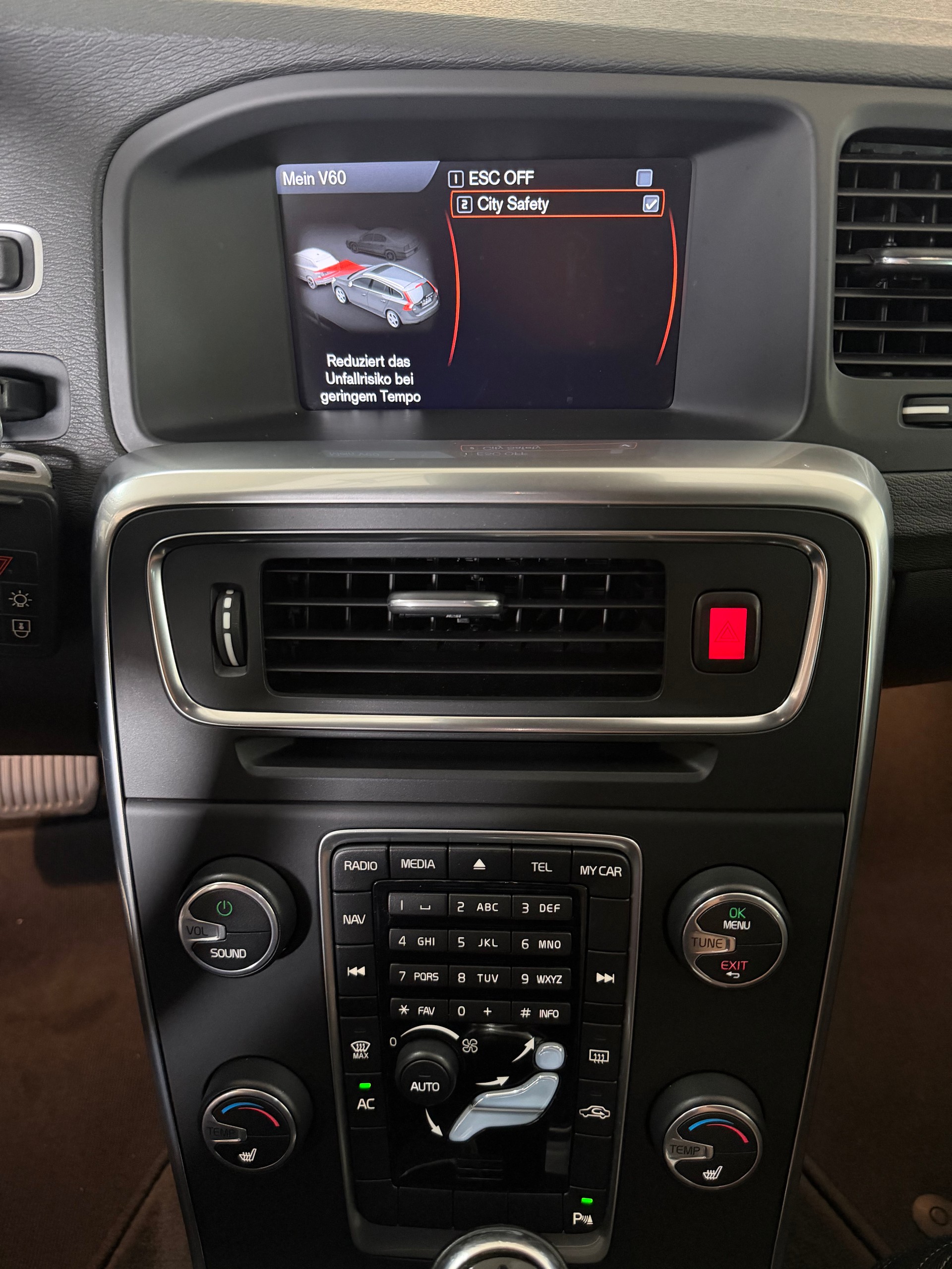 VOLVO V60 D4 AWD Family Edition Geartronic-image-11