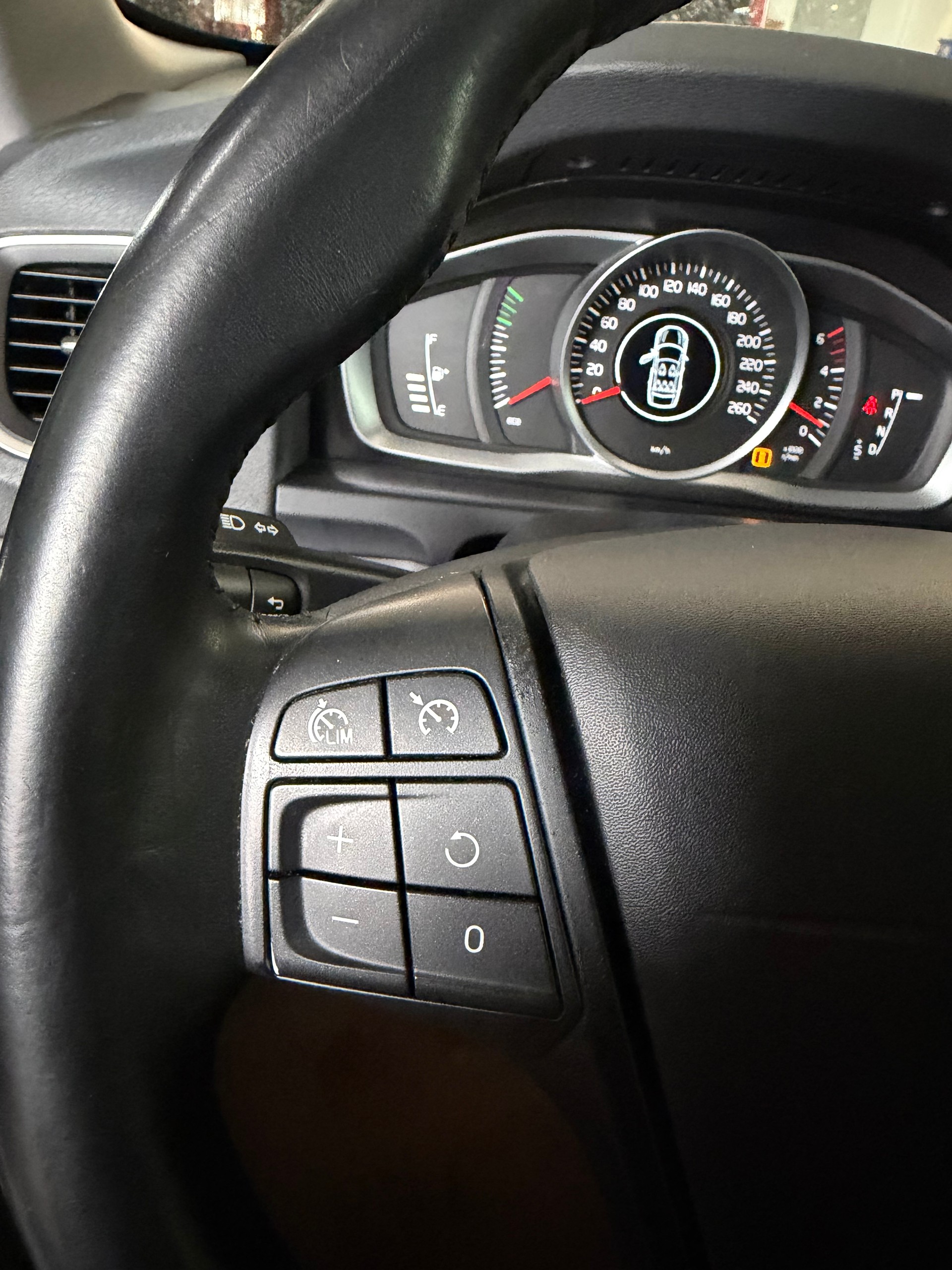 VOLVO V60 D4 AWD Family Edition Geartronic-image-13