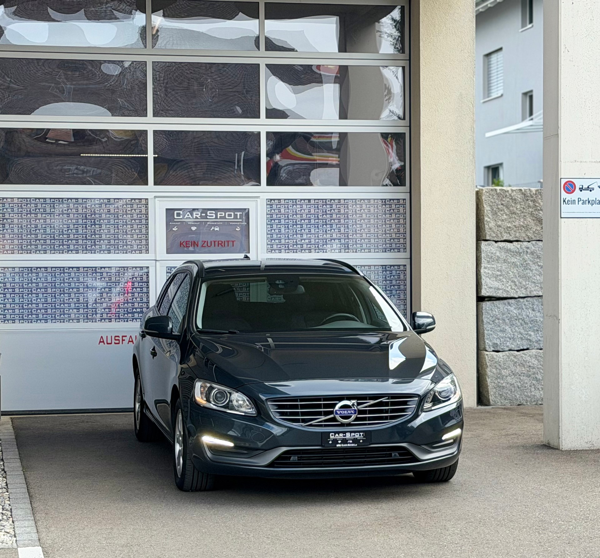 VOLVO V60 D4 AWD Family Edition Geartronic-showroom-element-2