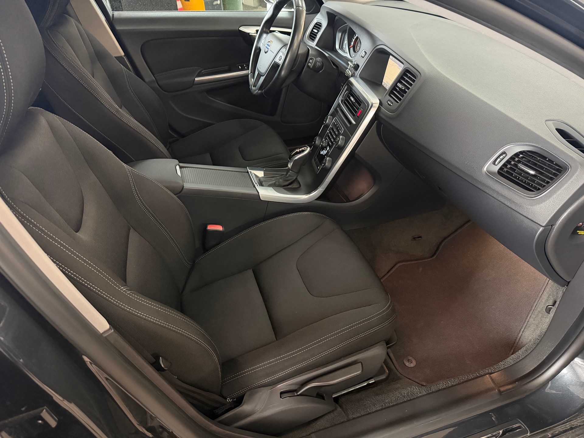 VOLVO V60 D4 AWD Family Edition Geartronic-image-10