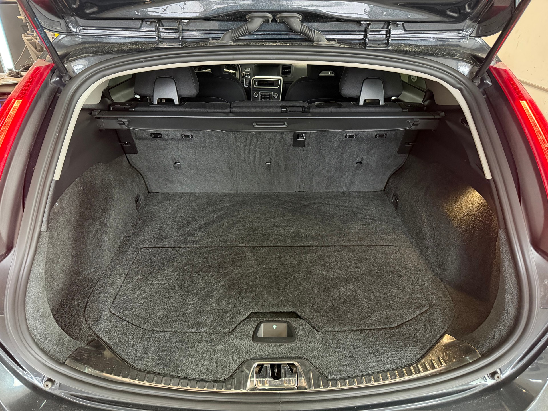 VOLVO V60 D4 AWD Family Edition Geartronic-image-19