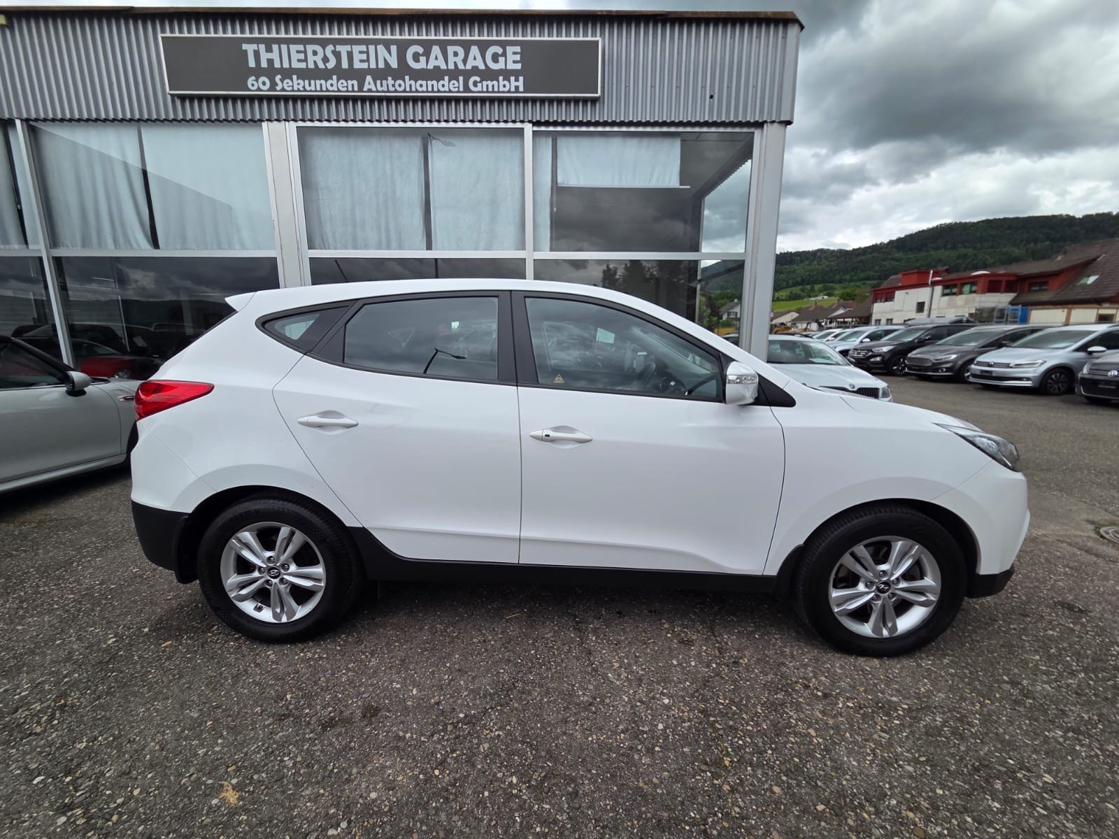 HYUNDAI iX 35 Fuel Cell 2WD-image-4