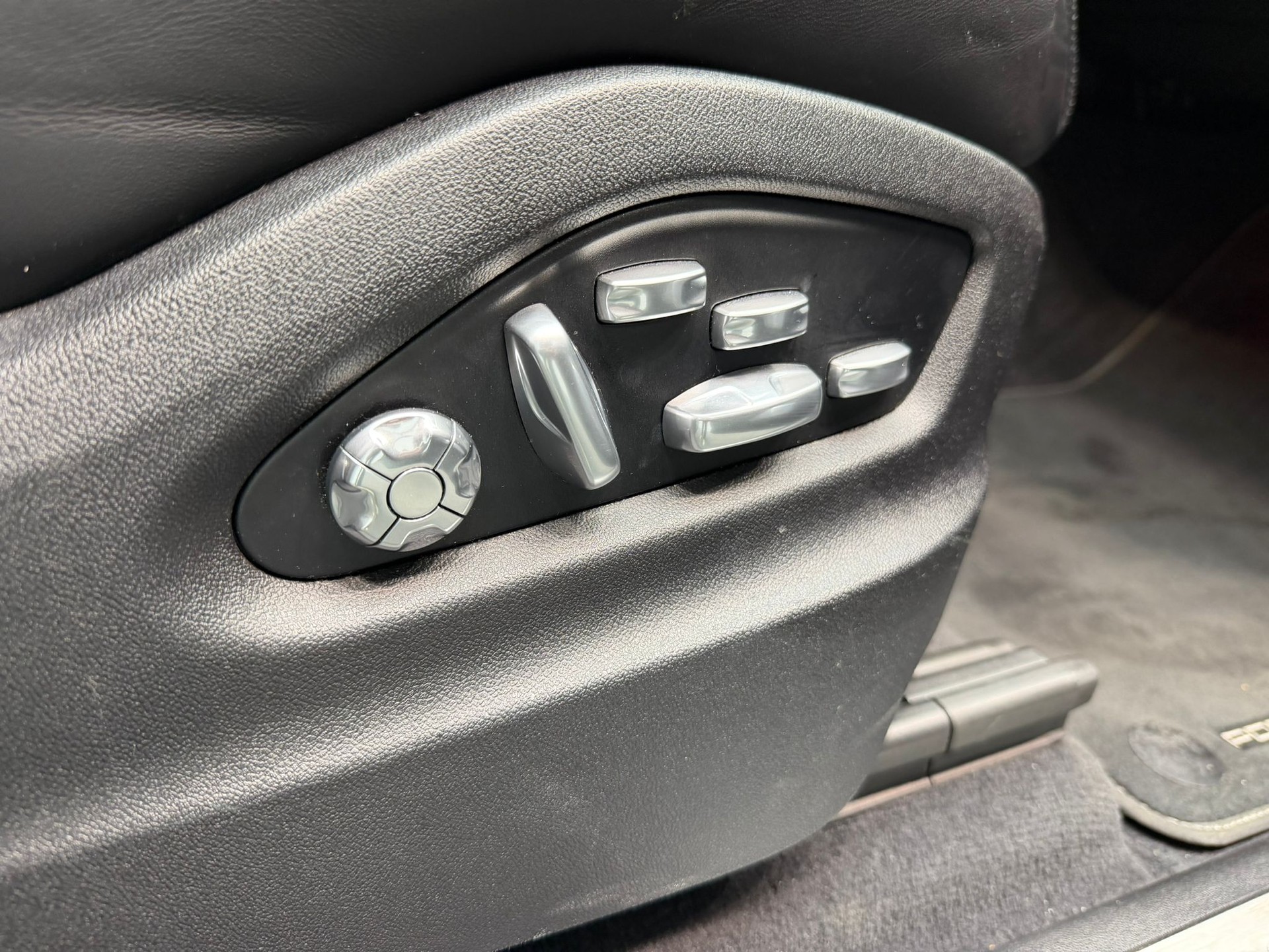 PORSCHE Cayenne E-Hybrid-image-9