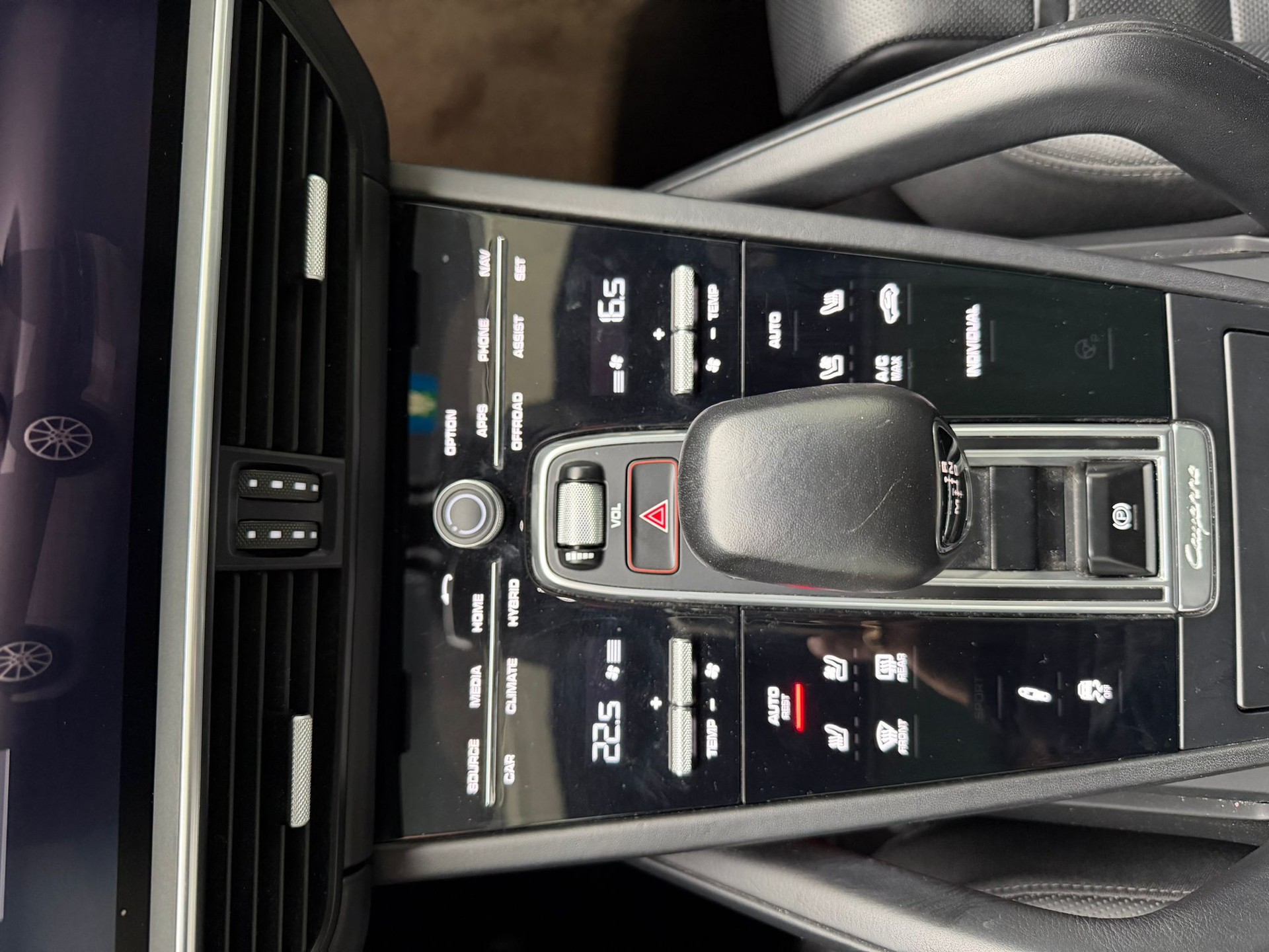 PORSCHE Cayenne E-Hybrid-image-21