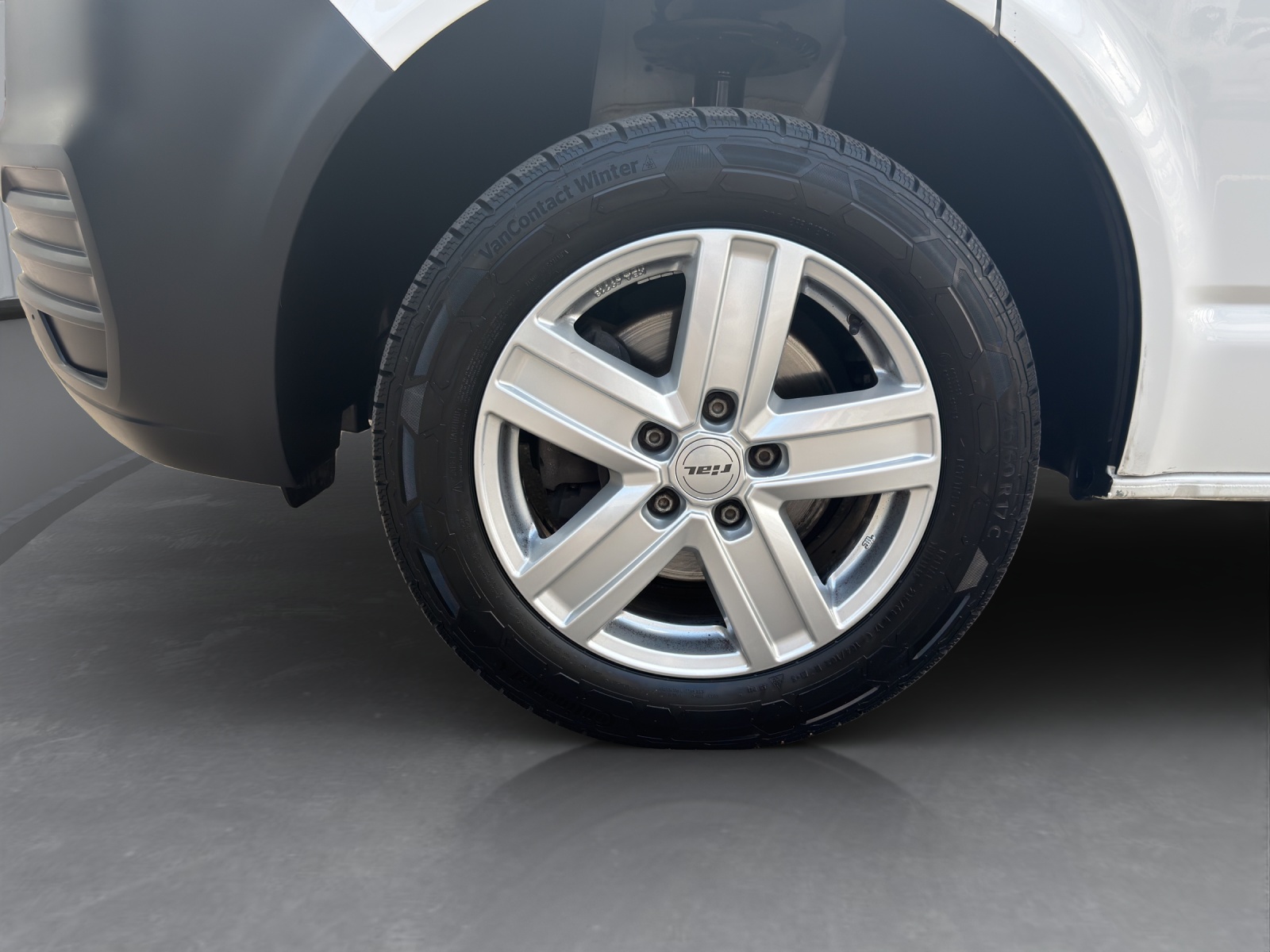 VW T6.1 2.0 TDI Entry-image-8