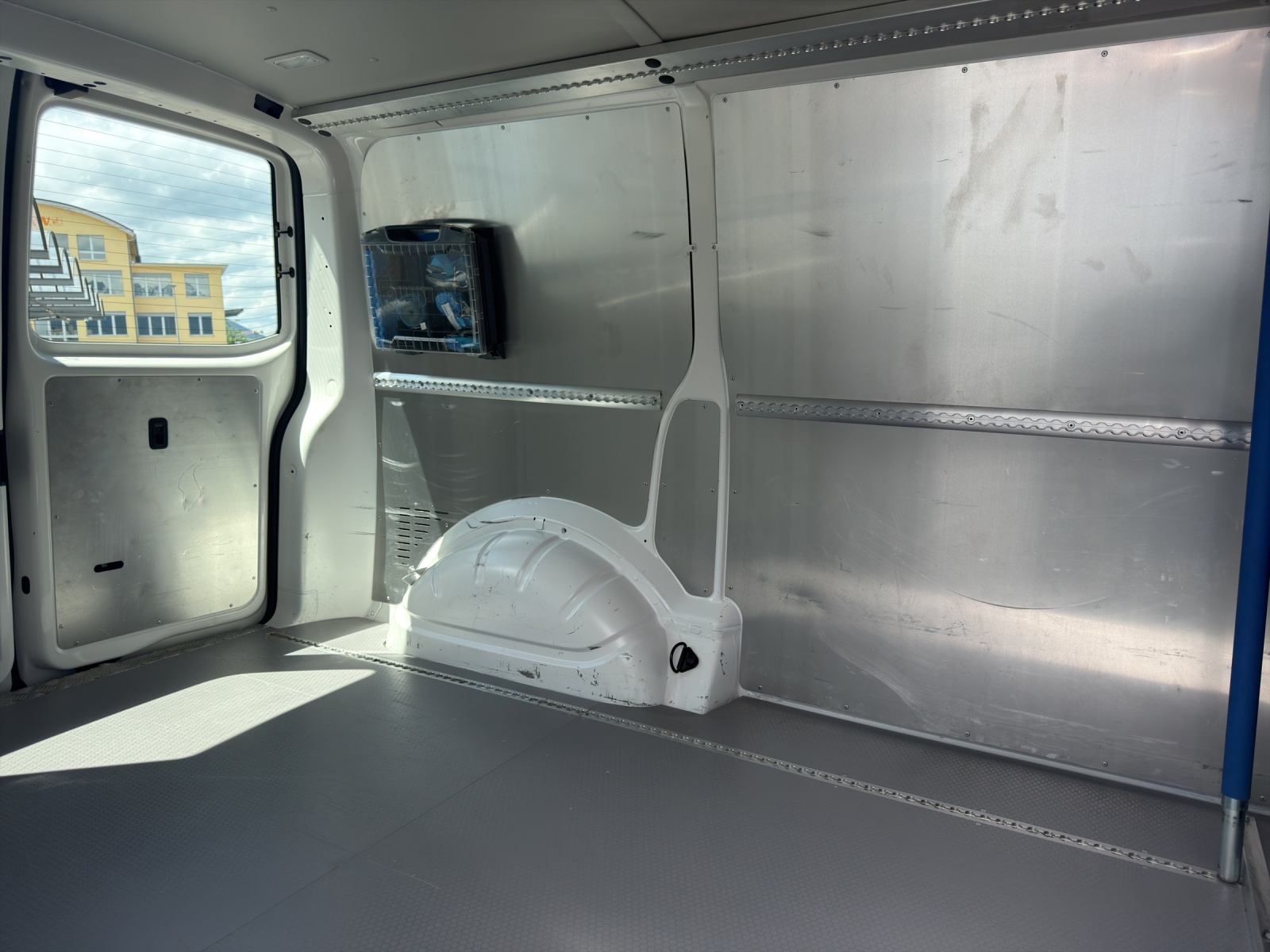 VW T6.1 2.0 TDI Entry-image-13