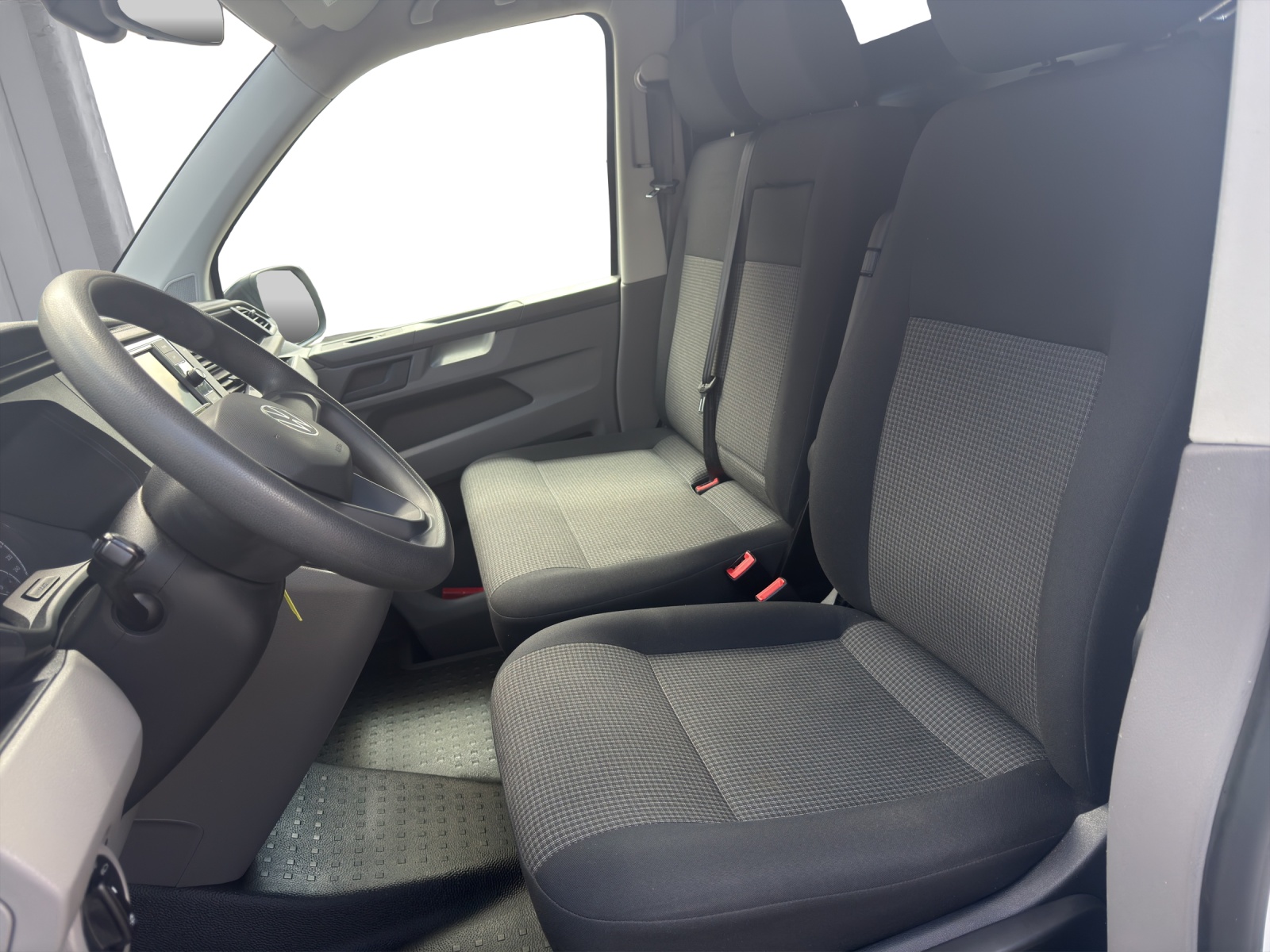 VW T6.1 2.0 TDI Entry-image-9