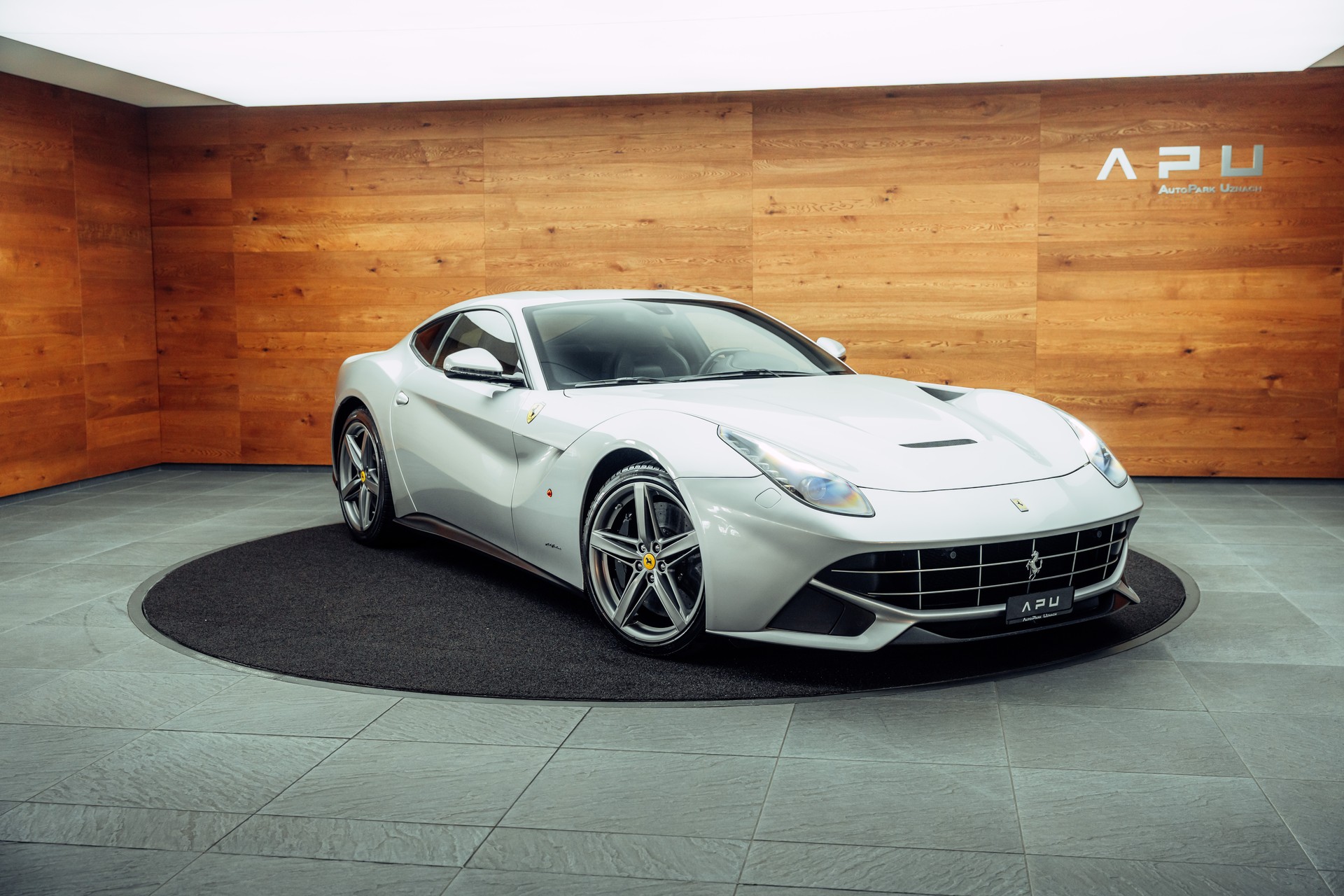 FERRARI F12 Berlinetta-image-22