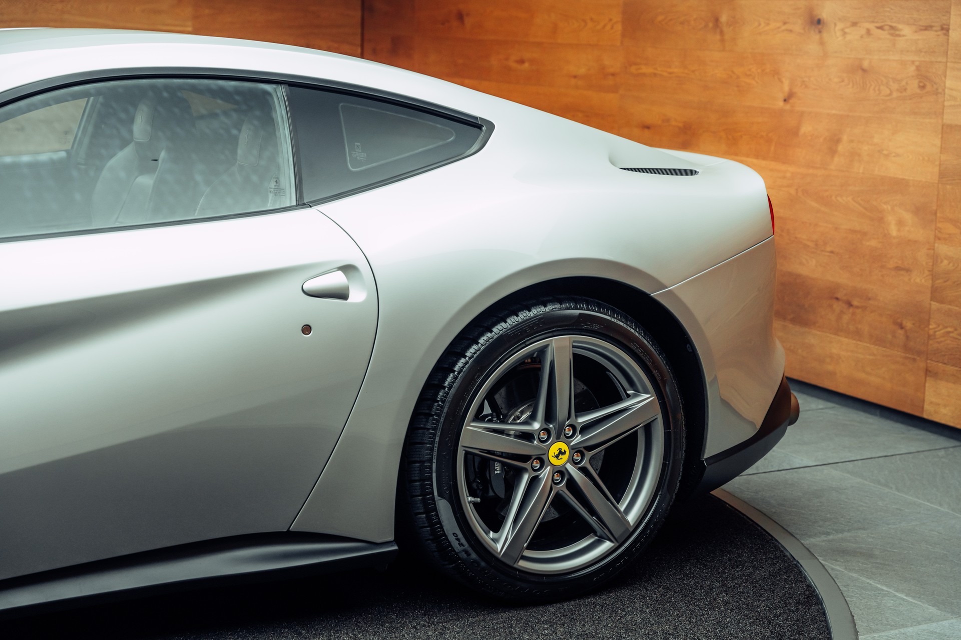 FERRARI F12 Berlinetta-image-20
