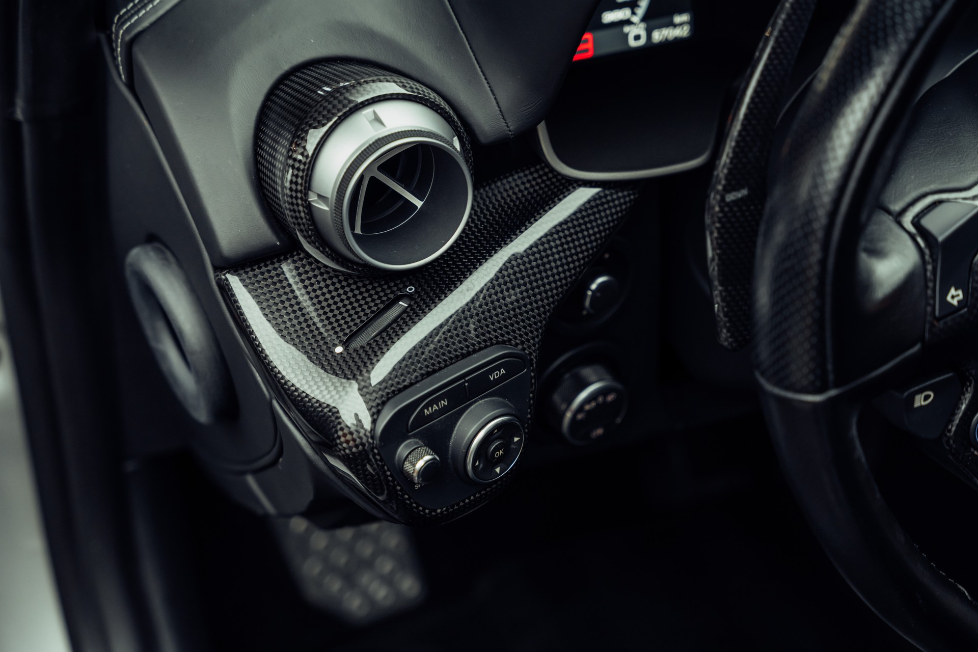 FERRARI F12 Berlinetta-image-12