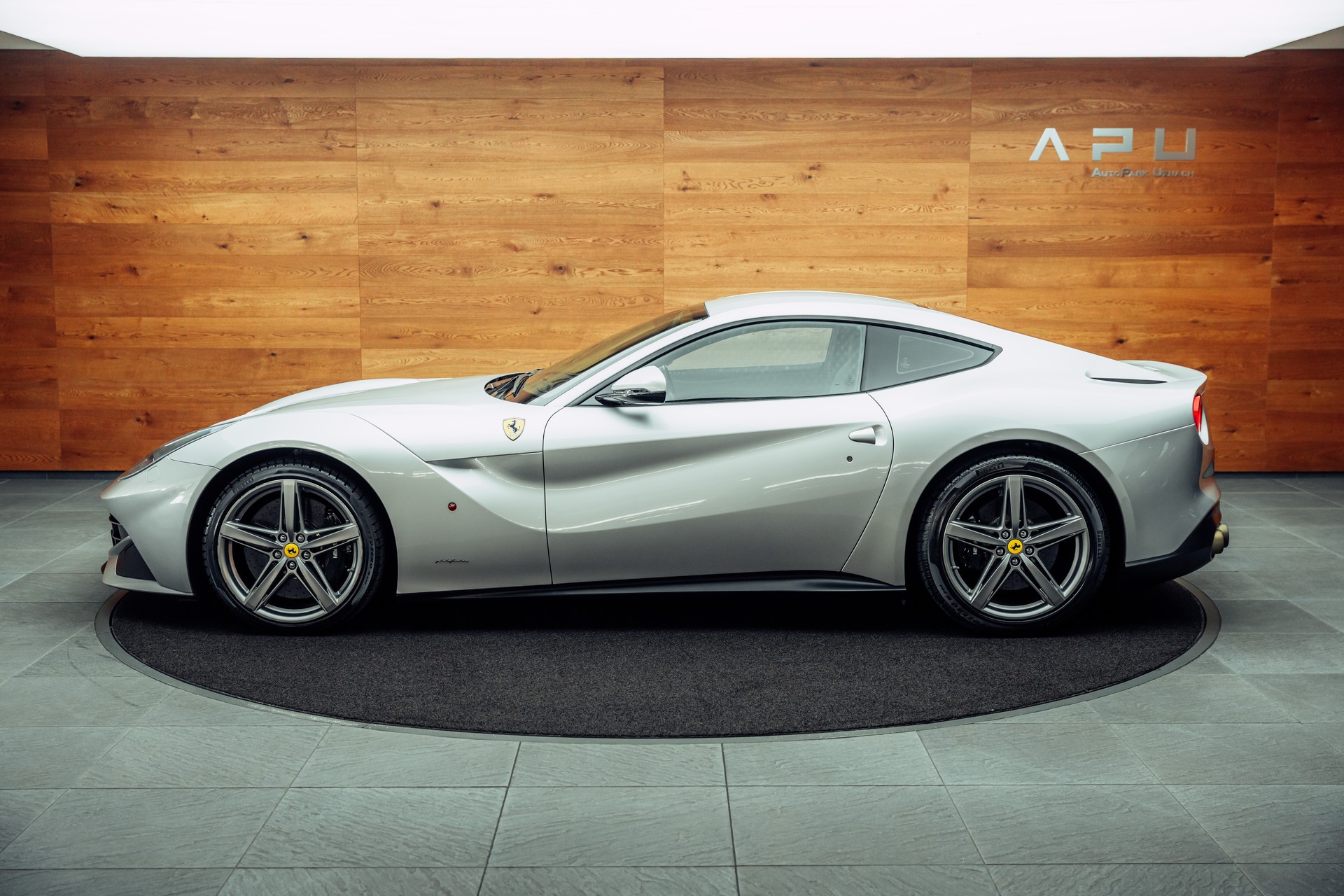 FERRARI F12 Berlinetta-image-8