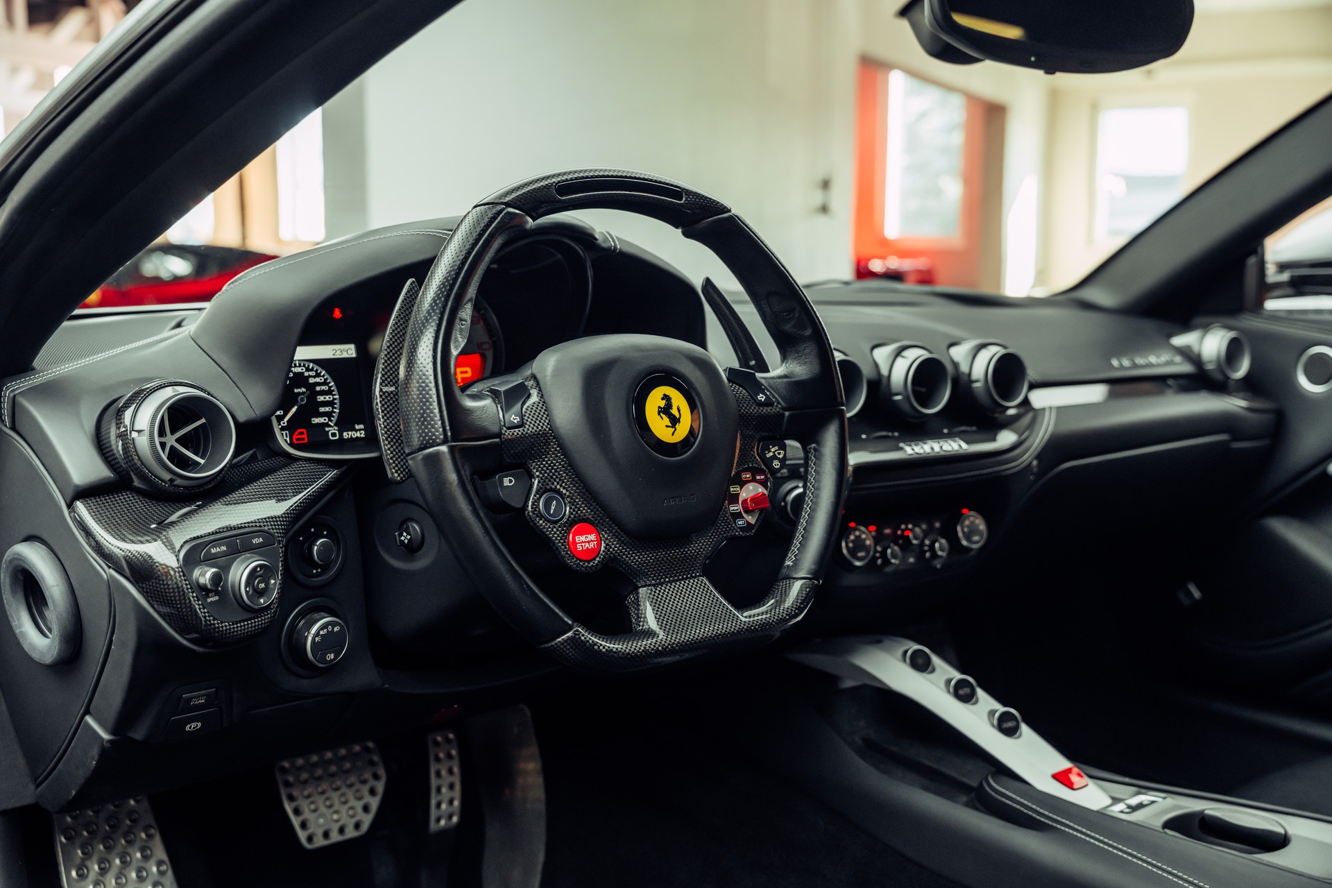 FERRARI F12 Berlinetta-image-4