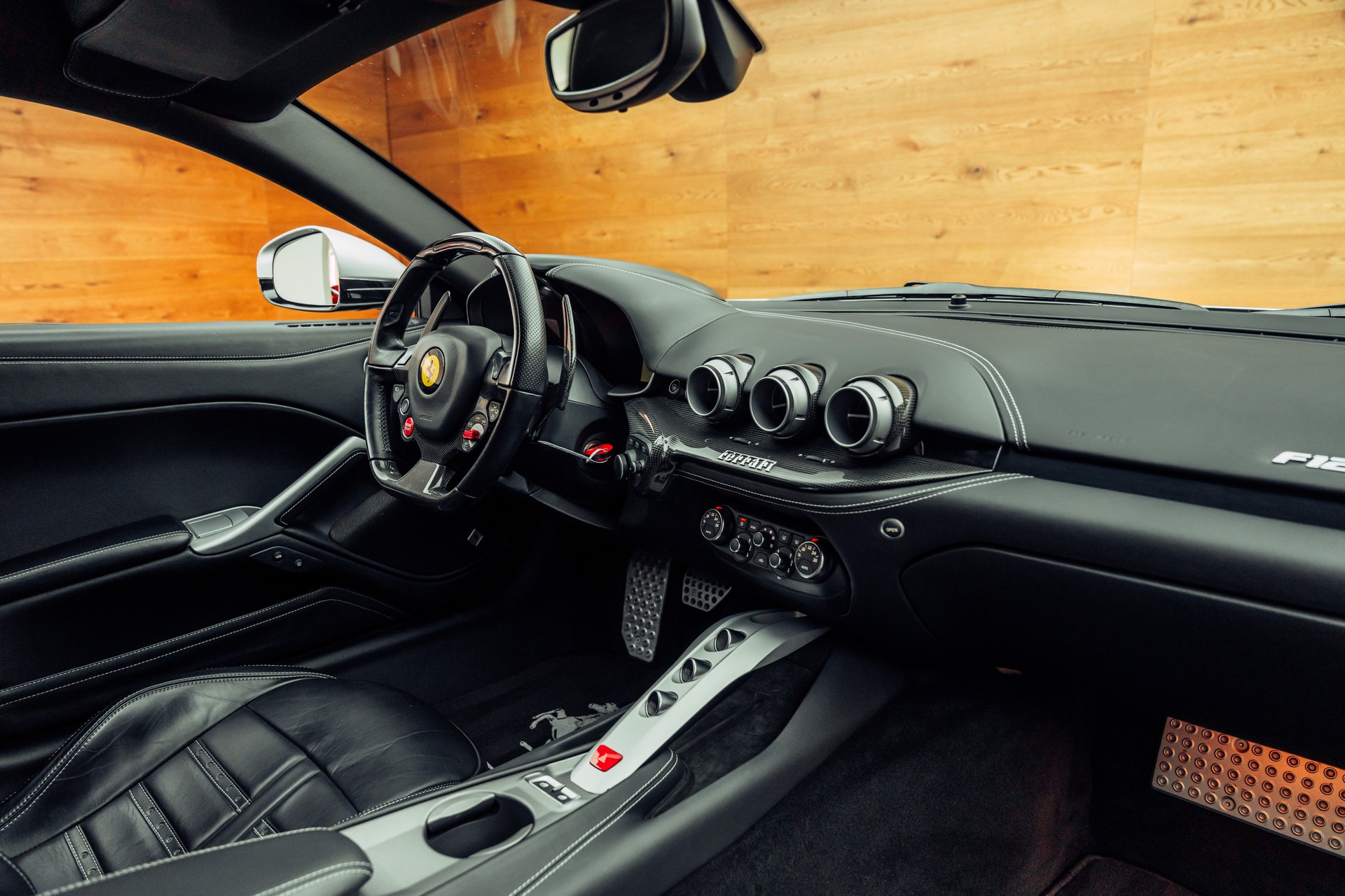 FERRARI F12 Berlinetta-image-5
