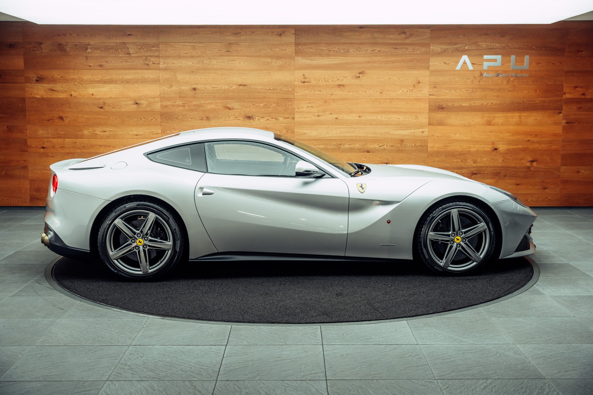 FERRARI F12 Berlinetta-image-9