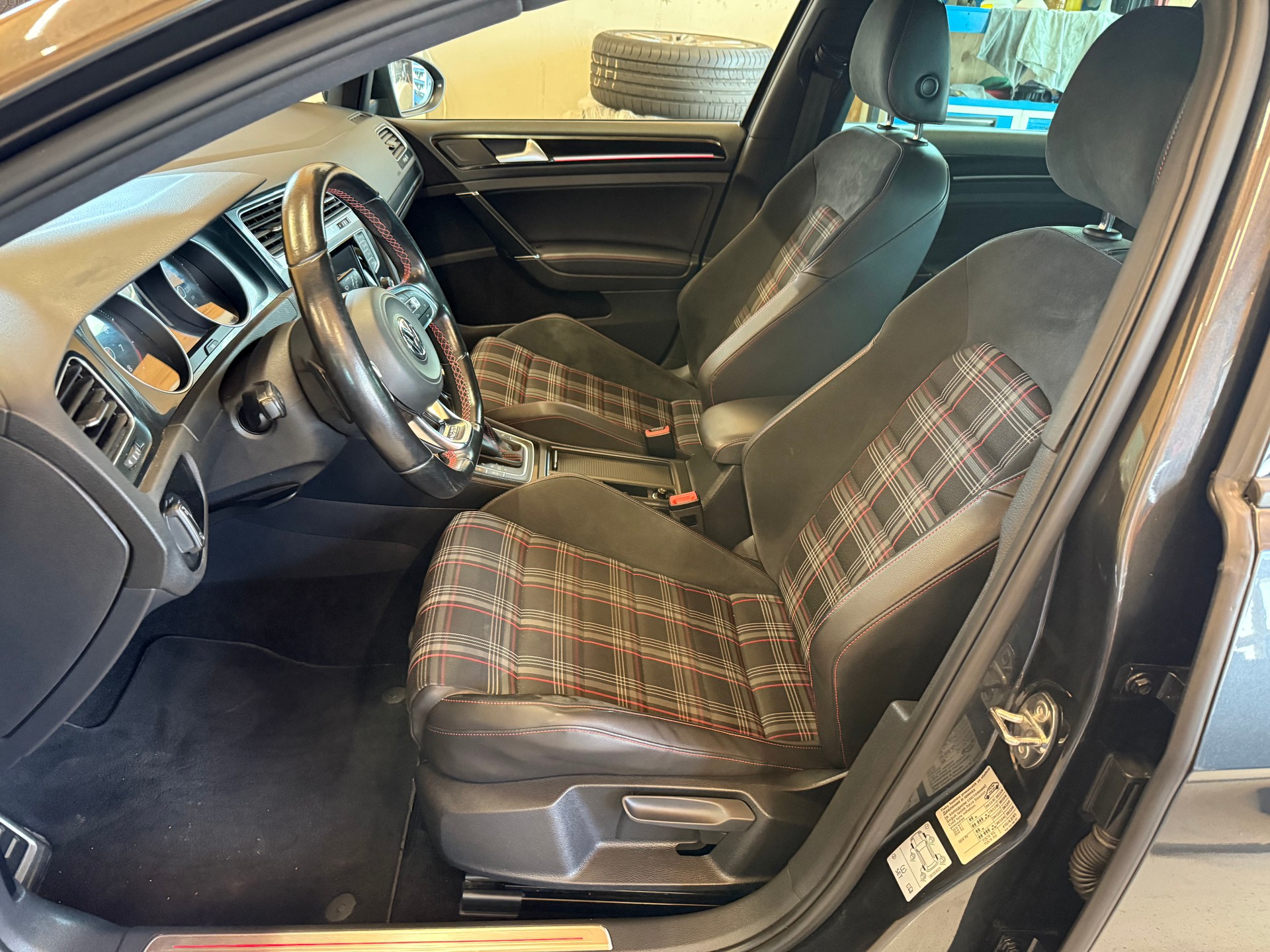 VW Golf 2.0 TSI GTI Performance DSG-image-5