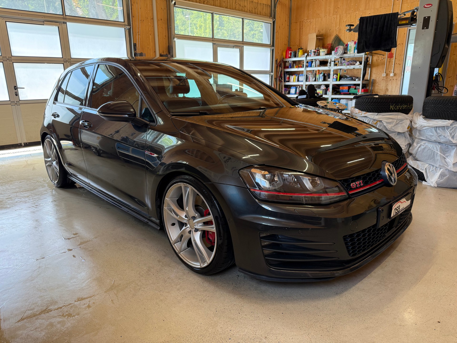 VW Golf 2.0 TSI GTI Performance DSG-image-2