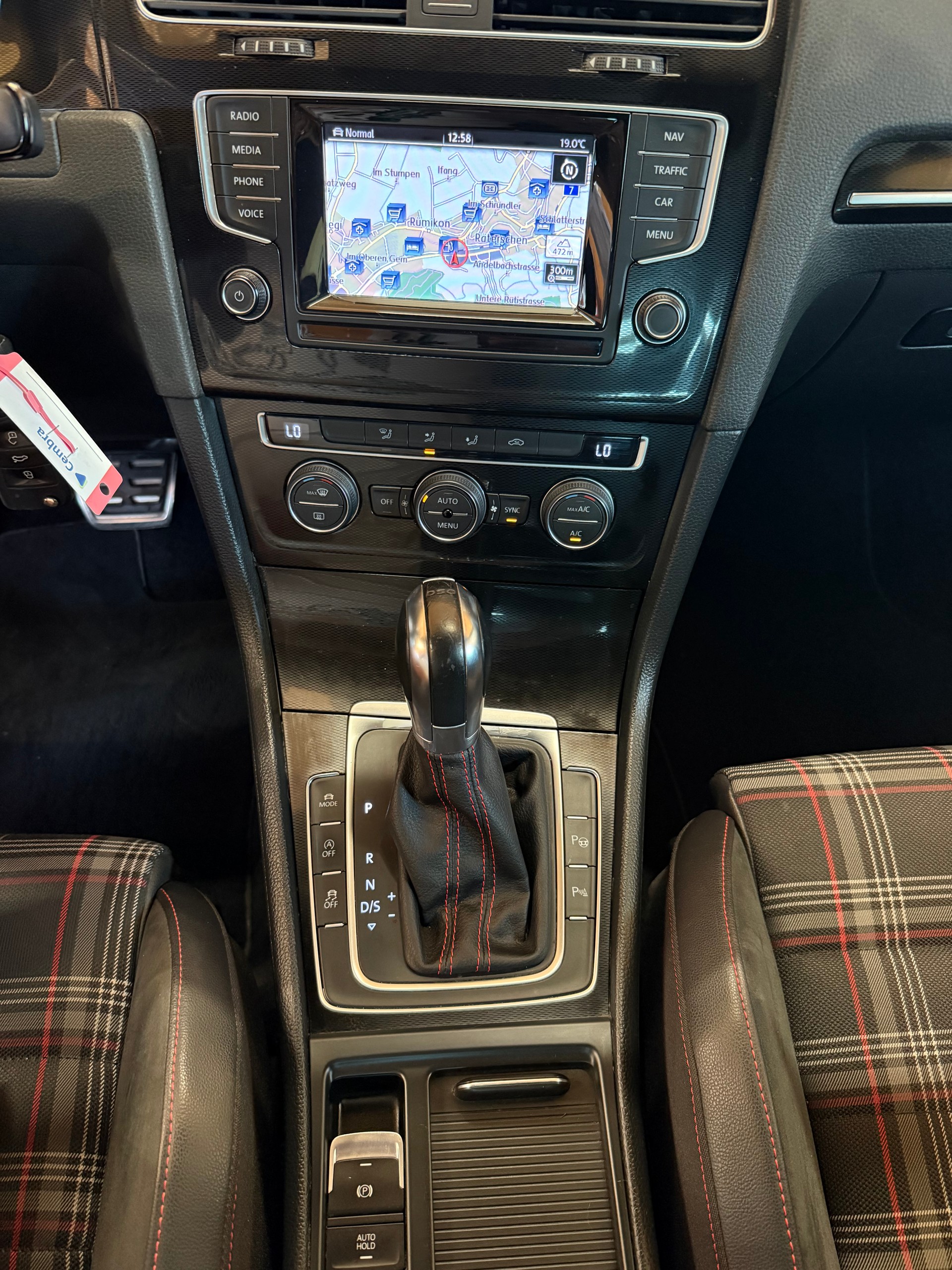 VW Golf 2.0 TSI GTI Performance DSG-image-10