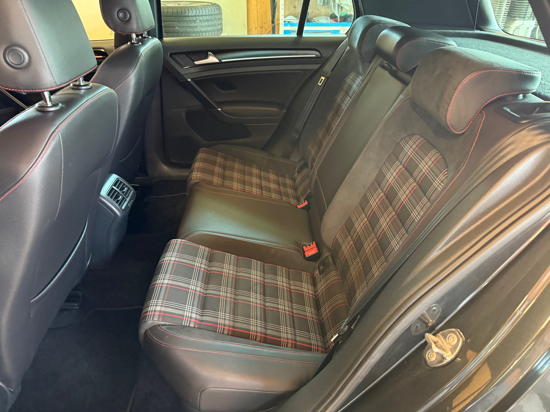 VW Golf 2.0 TSI GTI Performance DSG-image-6