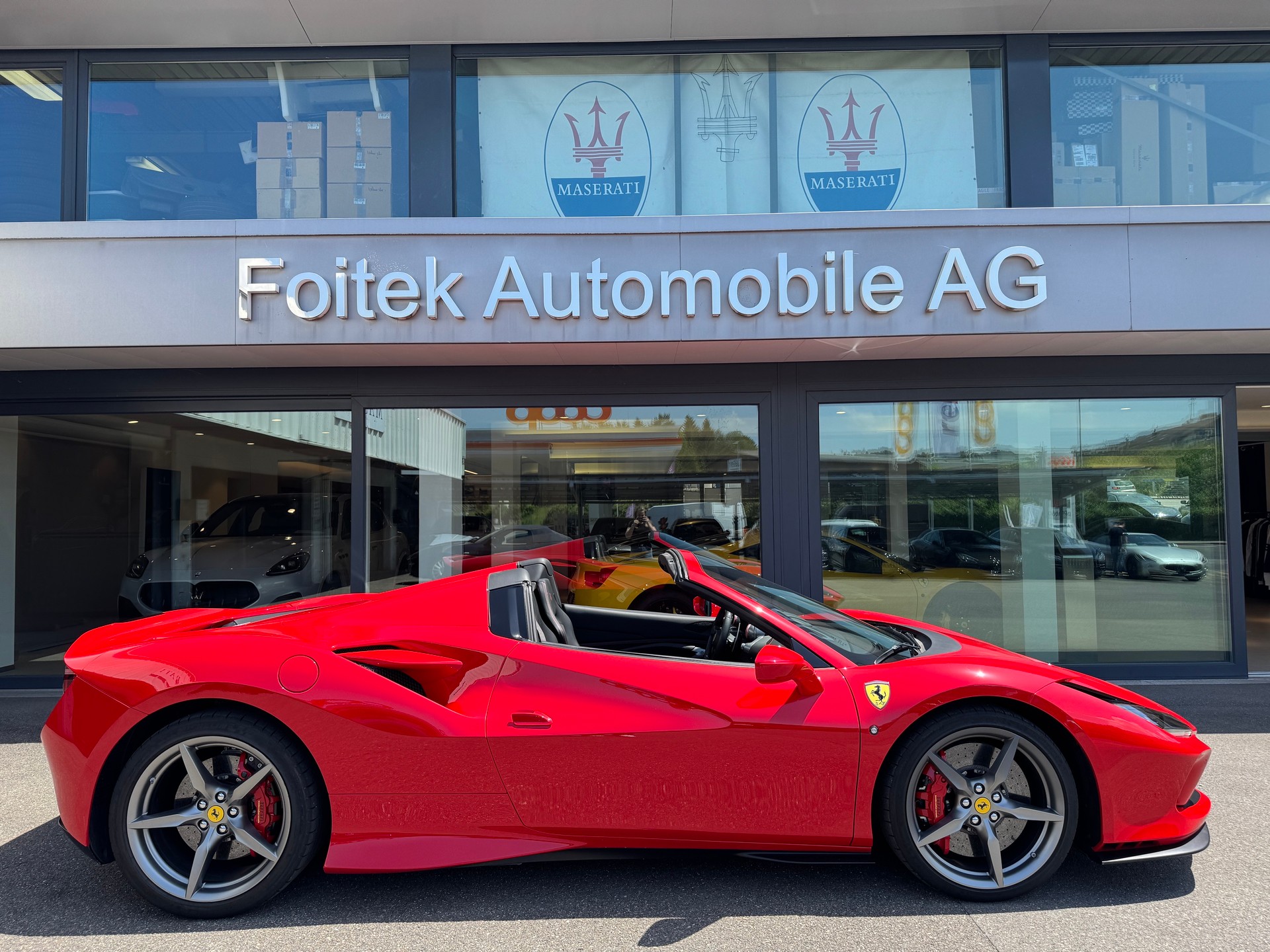FERRARI F8 Spider