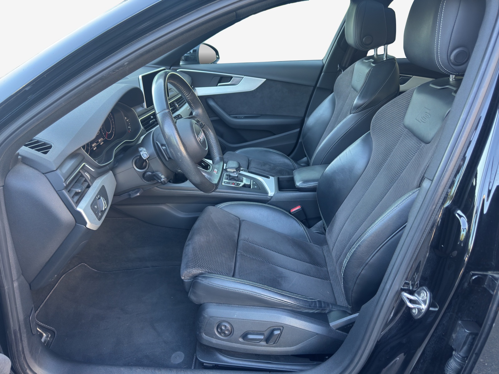 AUDI A4 Avant 45 TFSI Sport Attraction S-tronic quattro-image-7