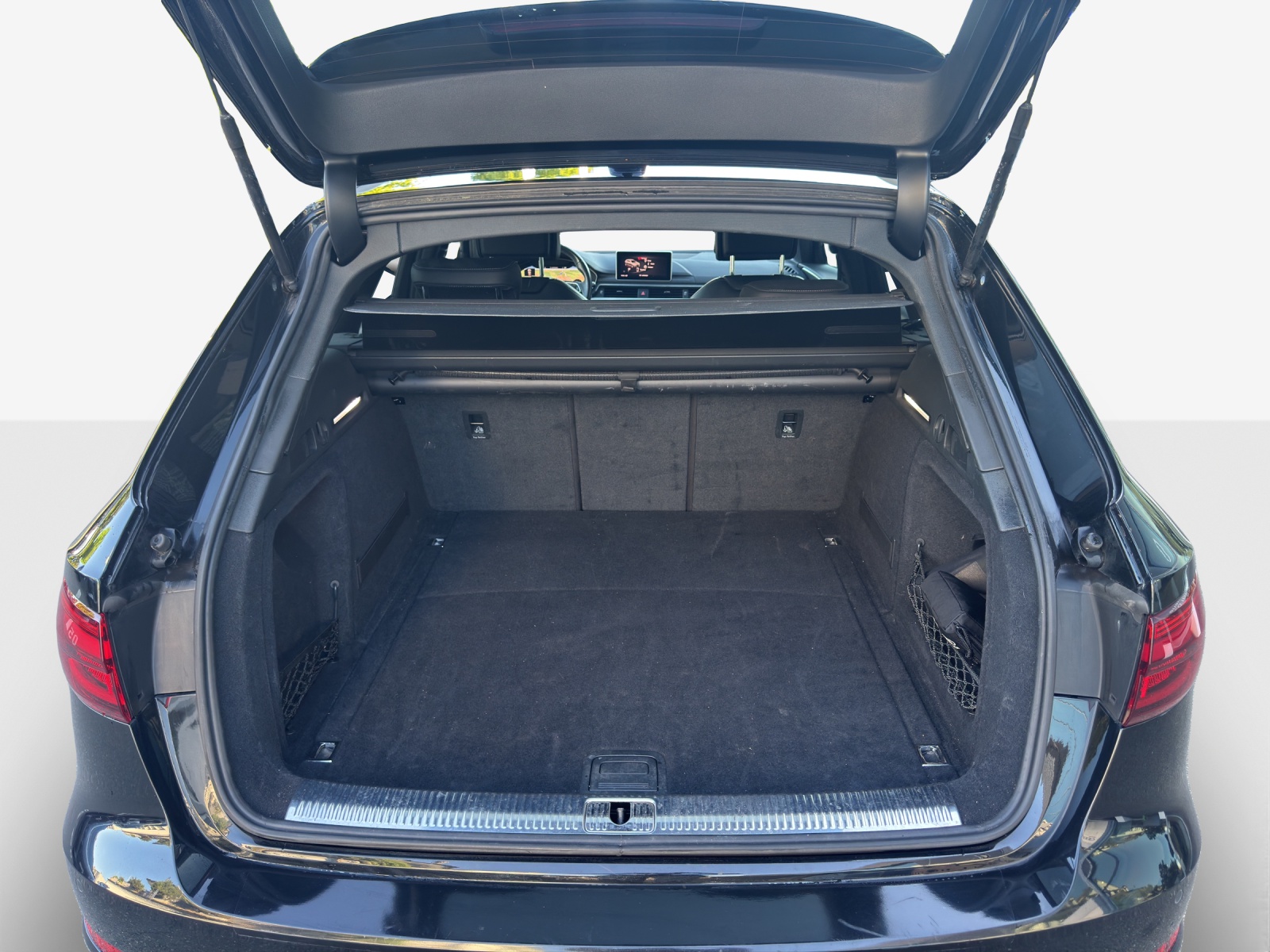 AUDI A4 Avant 45 TFSI Sport Attraction S-tronic quattro-image-12