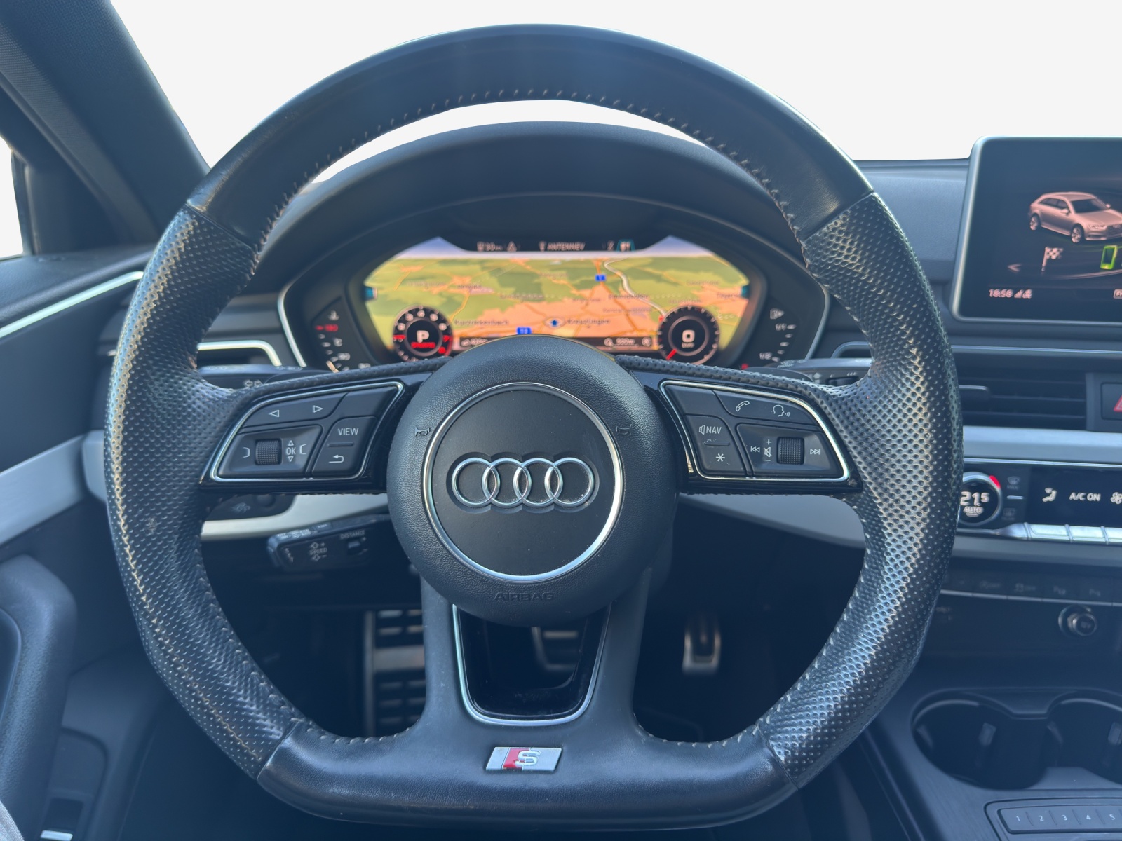 AUDI A4 Avant 45 TFSI Sport Attraction S-tronic quattro-image-9