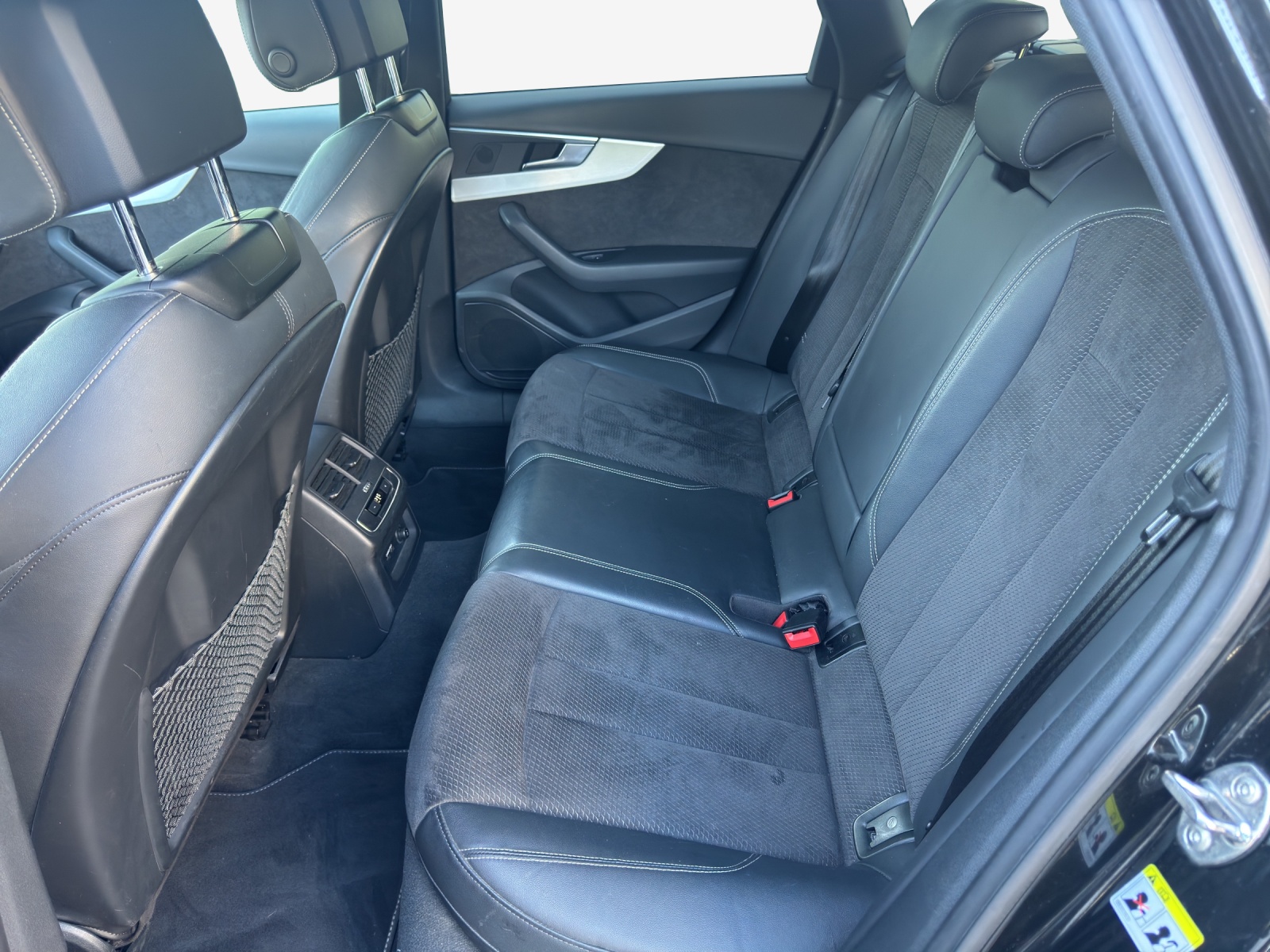 AUDI A4 Avant 45 TFSI Sport Attraction S-tronic quattro-image-11