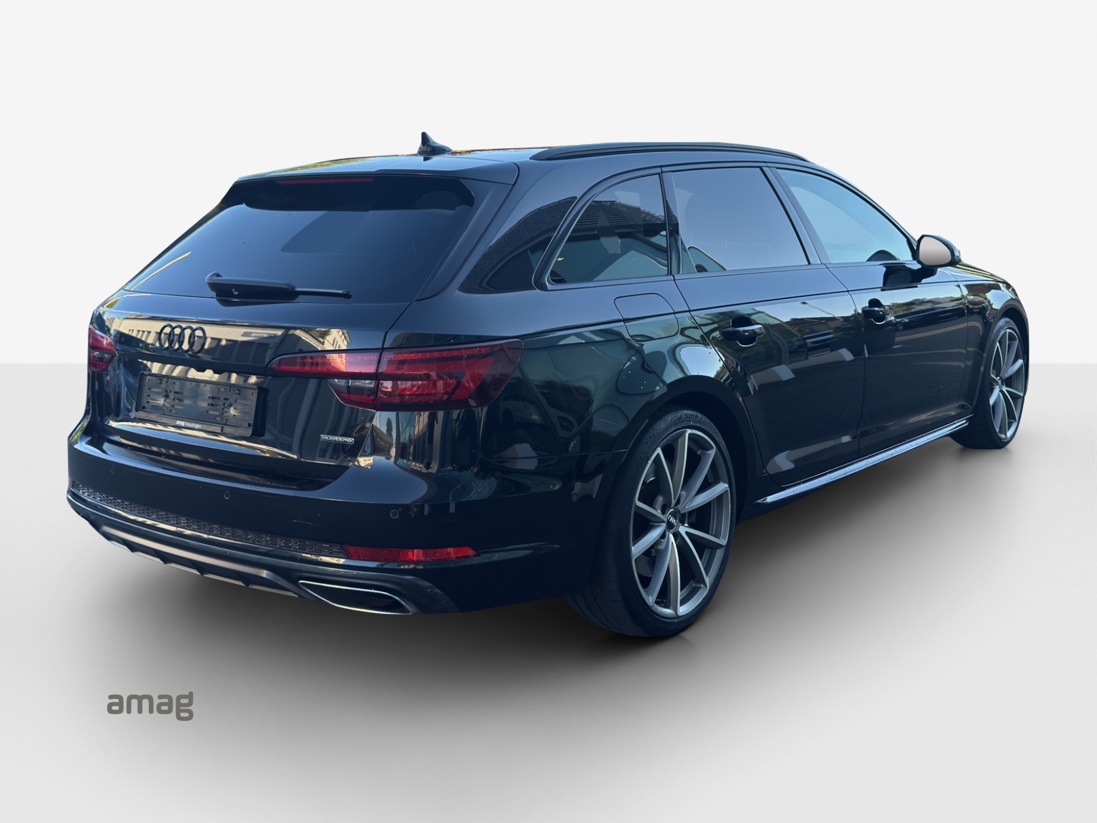 AUDI A4 Avant 45 TFSI Sport Attraction S-tronic quattro-image-4
