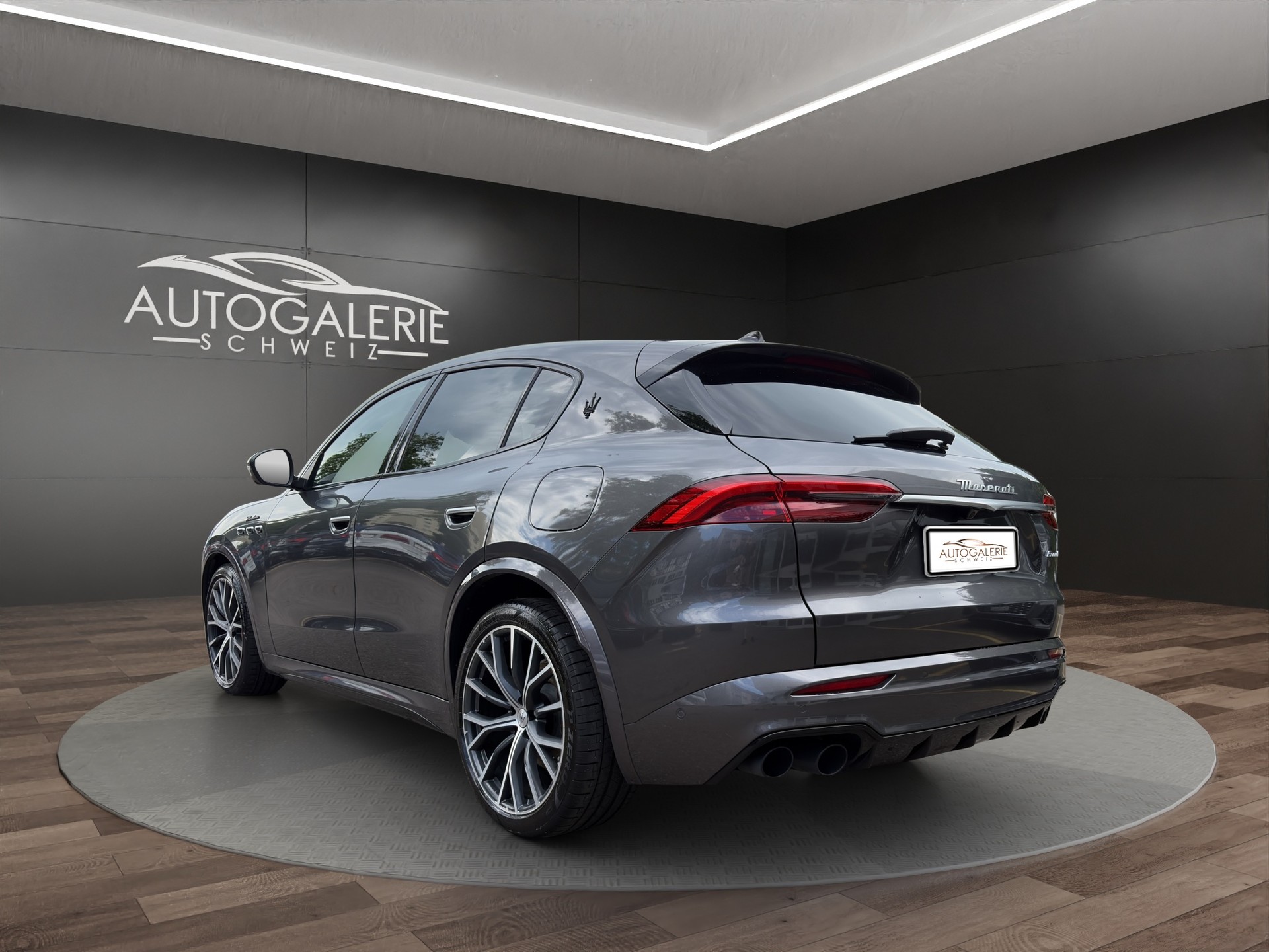 MASERATI Grecale 2.0 MHEV Modena Automatica | CH | Garantie Mai 27 | Leder Rosso | Carbon | HeadUp | 21" | 360 Kamera |-showroom-element-3