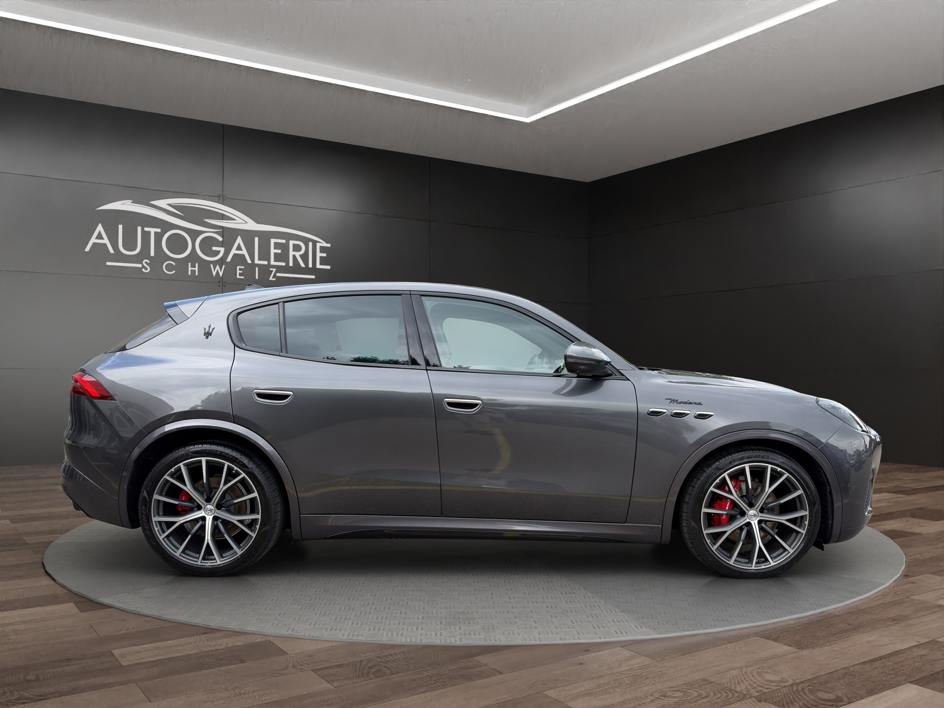 MASERATI Grecale 2.0 MHEV Modena Automatica | CH | Garantie Mai 27 | Leder Rosso | Carbon | HeadUp | 21" | 360 Kamera |-image-6
