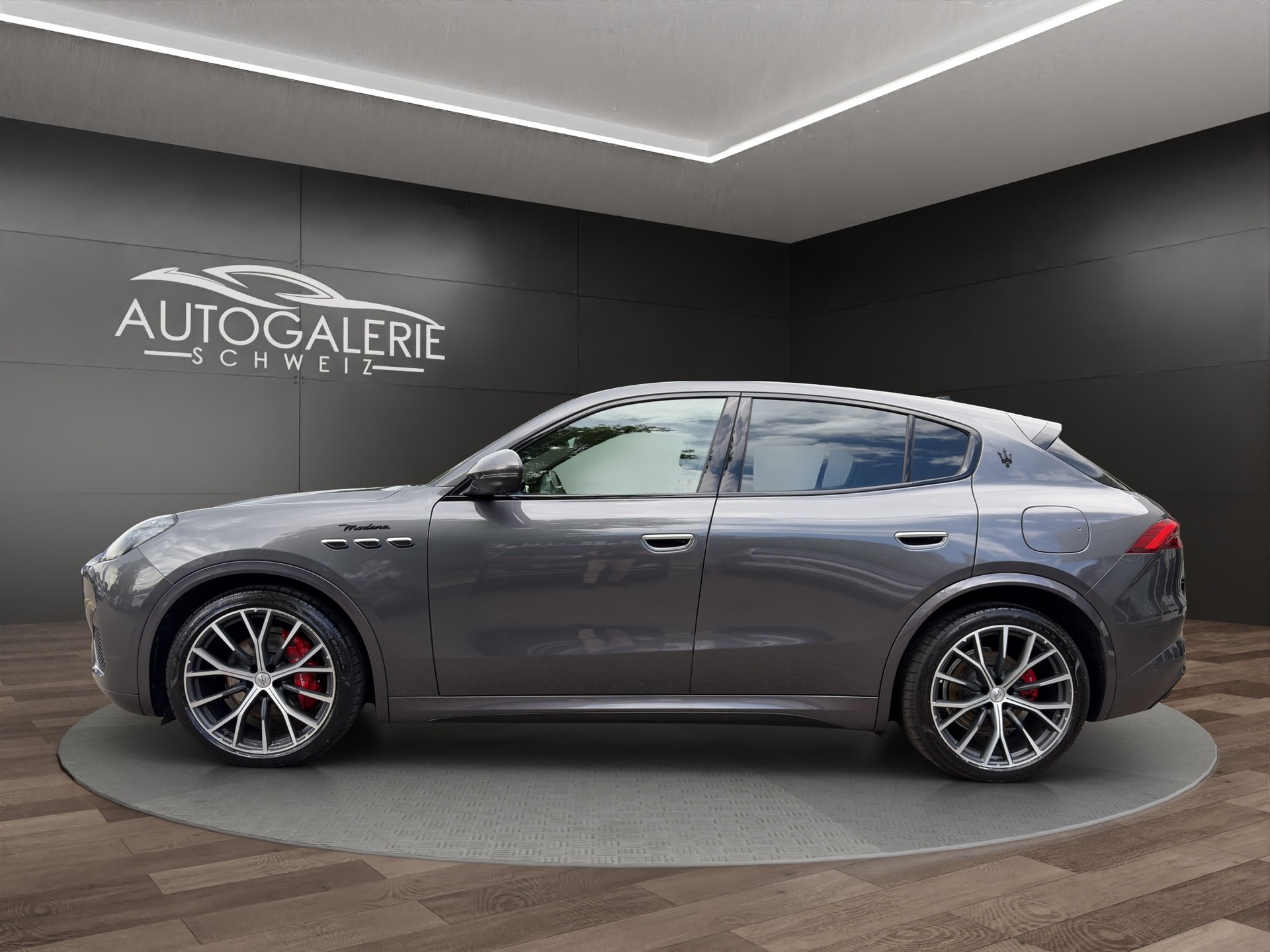 MASERATI Grecale 2.0 MHEV Modena Automatica | CH | Garantie Mai 27 | Leder Rosso | Carbon | HeadUp | 21" | 360 Kamera |-showroom-element-2