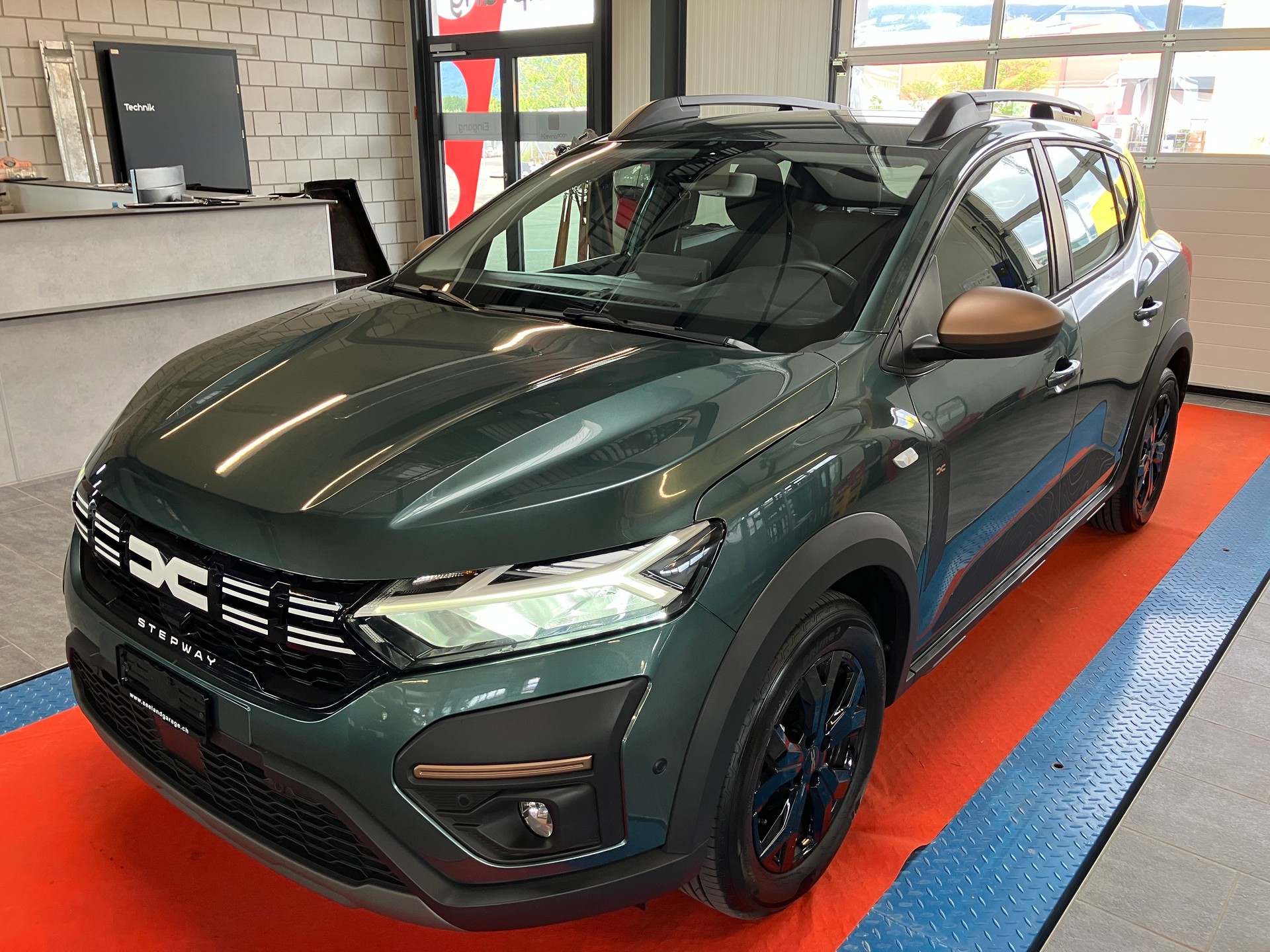 DACIA Sandero Stepway TCe 90 Extreme+ CVT-image-6