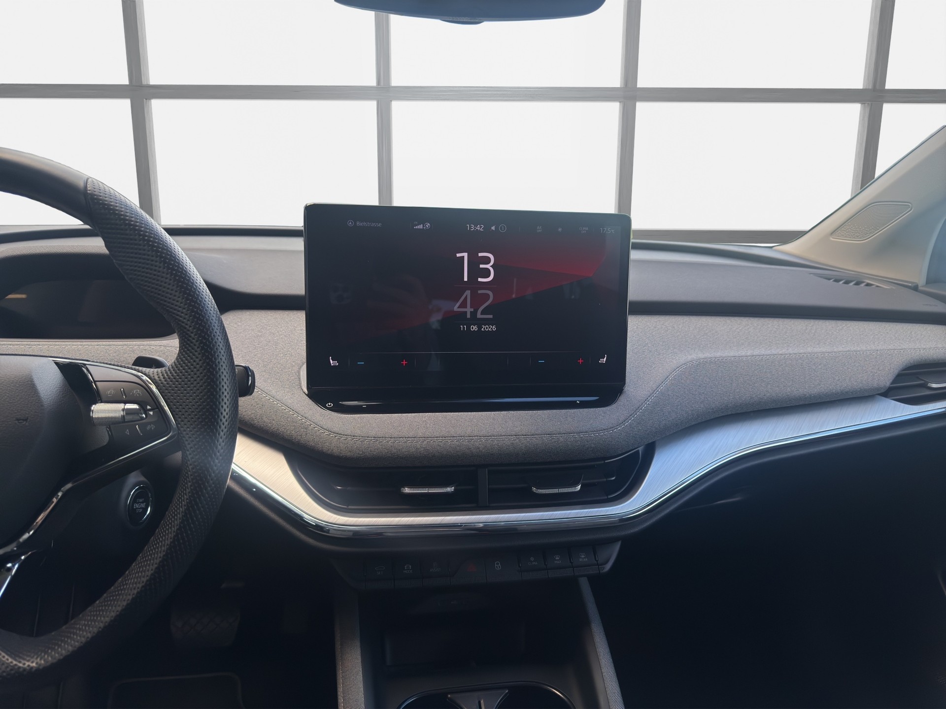 SKODA Enyaq iV 60-image-9
