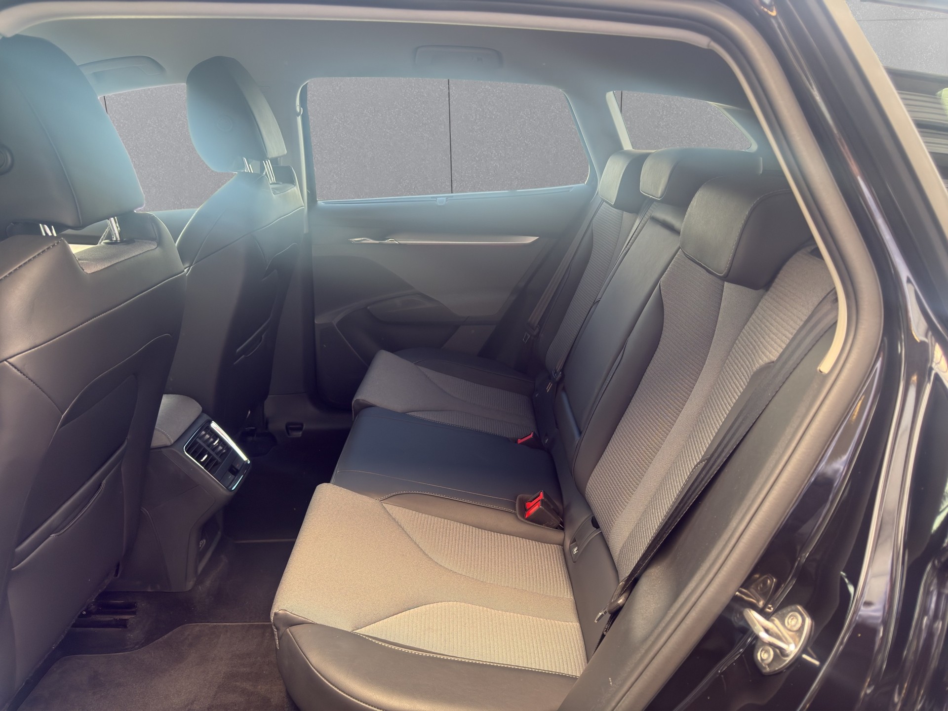 SKODA Enyaq iV 60-image-11
