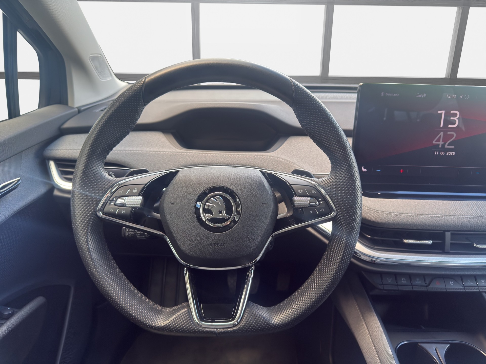SKODA Enyaq iV 60-image-8