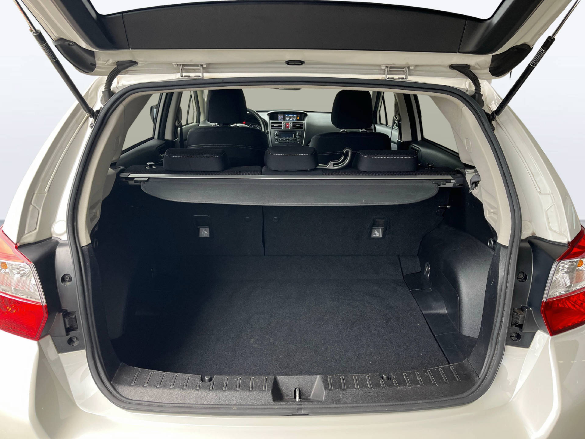 SUBARU XV 2.0i Swiss Two-image-11