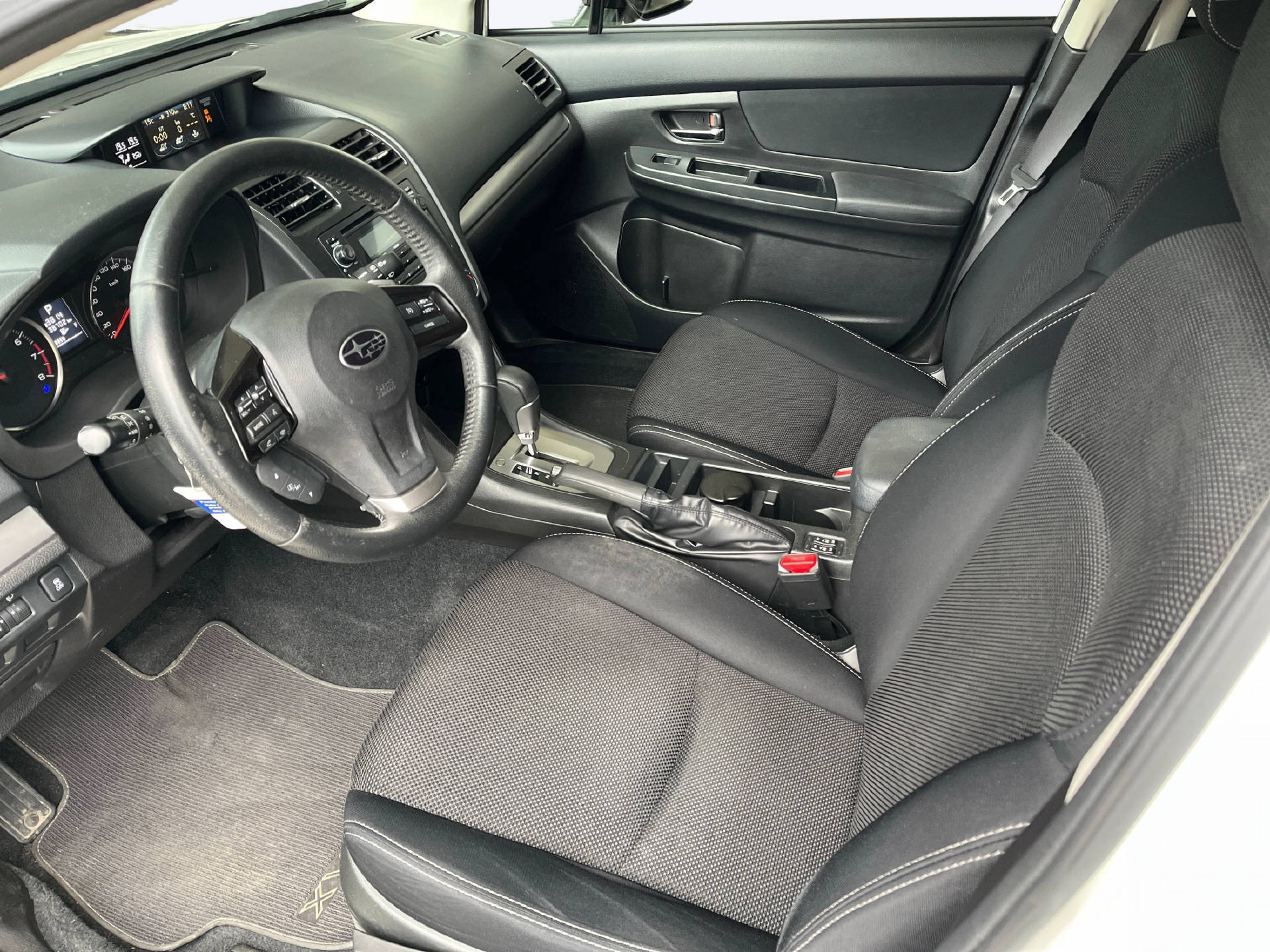 SUBARU XV 2.0i Swiss Two-image-8