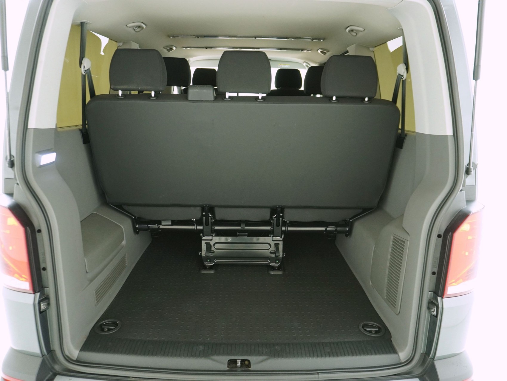 VW T6.1 Caravelle 2.0 TDI Liberty 4Motion **8-Plätzer**-image-14
