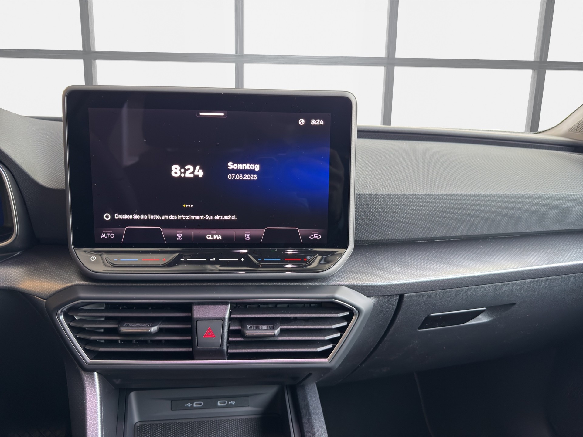 SEAT Leon ST 1.5 eTSI mHEV DSG Style-image-9