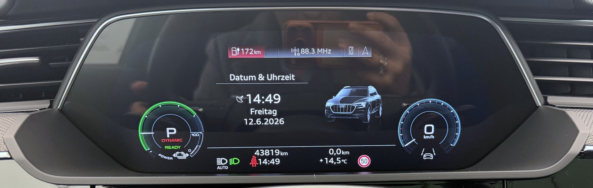 AUDI e-tron S quattro-image-10