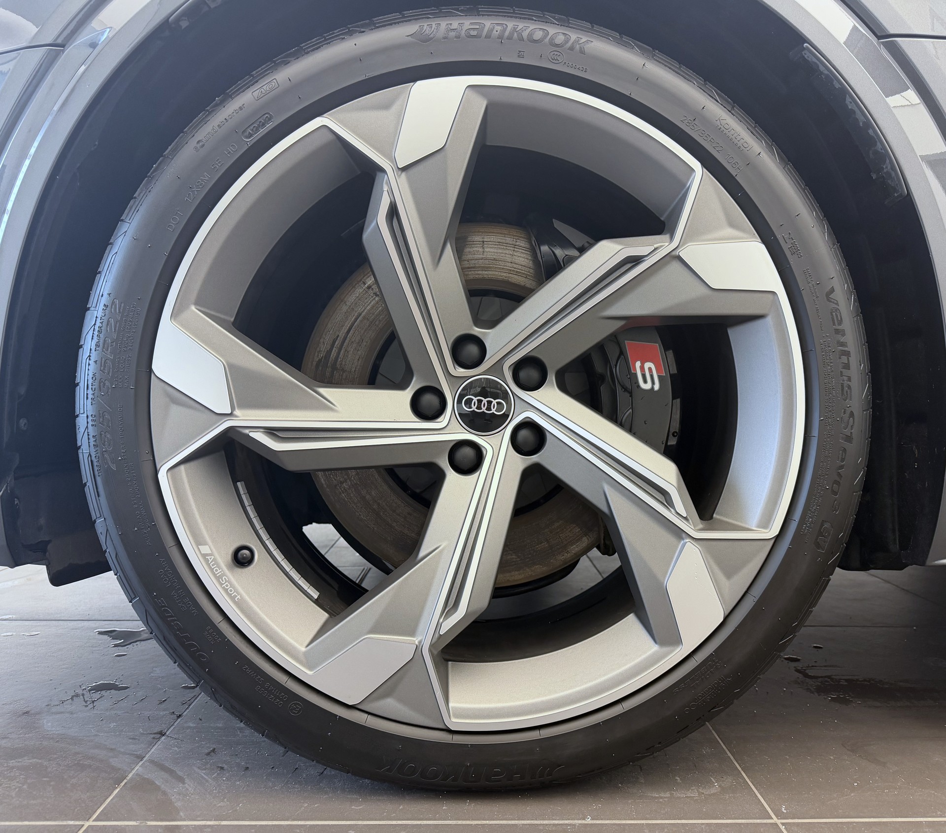 AUDI e-tron S quattro-image-2