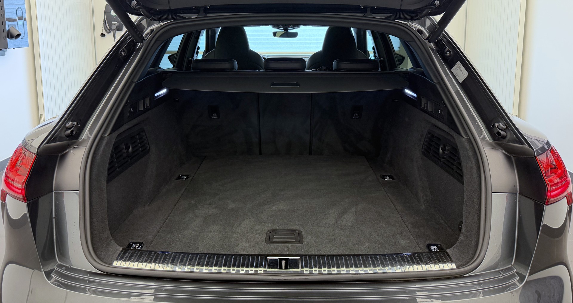 AUDI e-tron S quattro-image-26