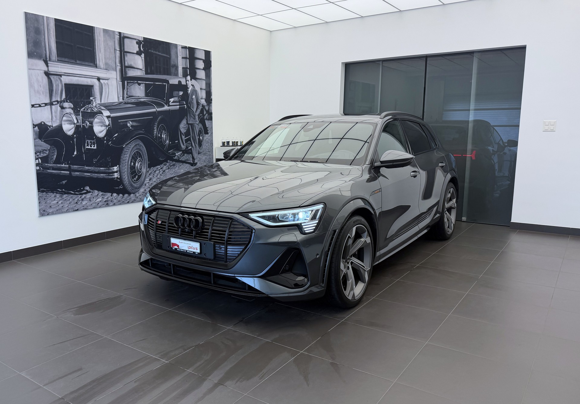 AUDI e-tron S quattro-image-0