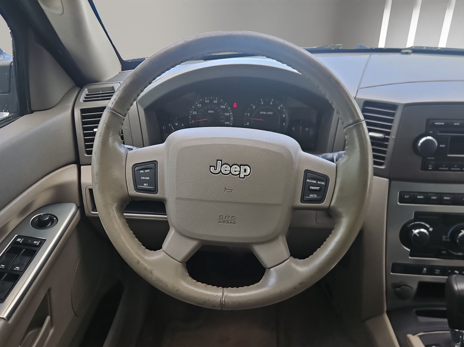 JEEP Grand Cherokee 4.7 V8 Laredo Automatic-image-9