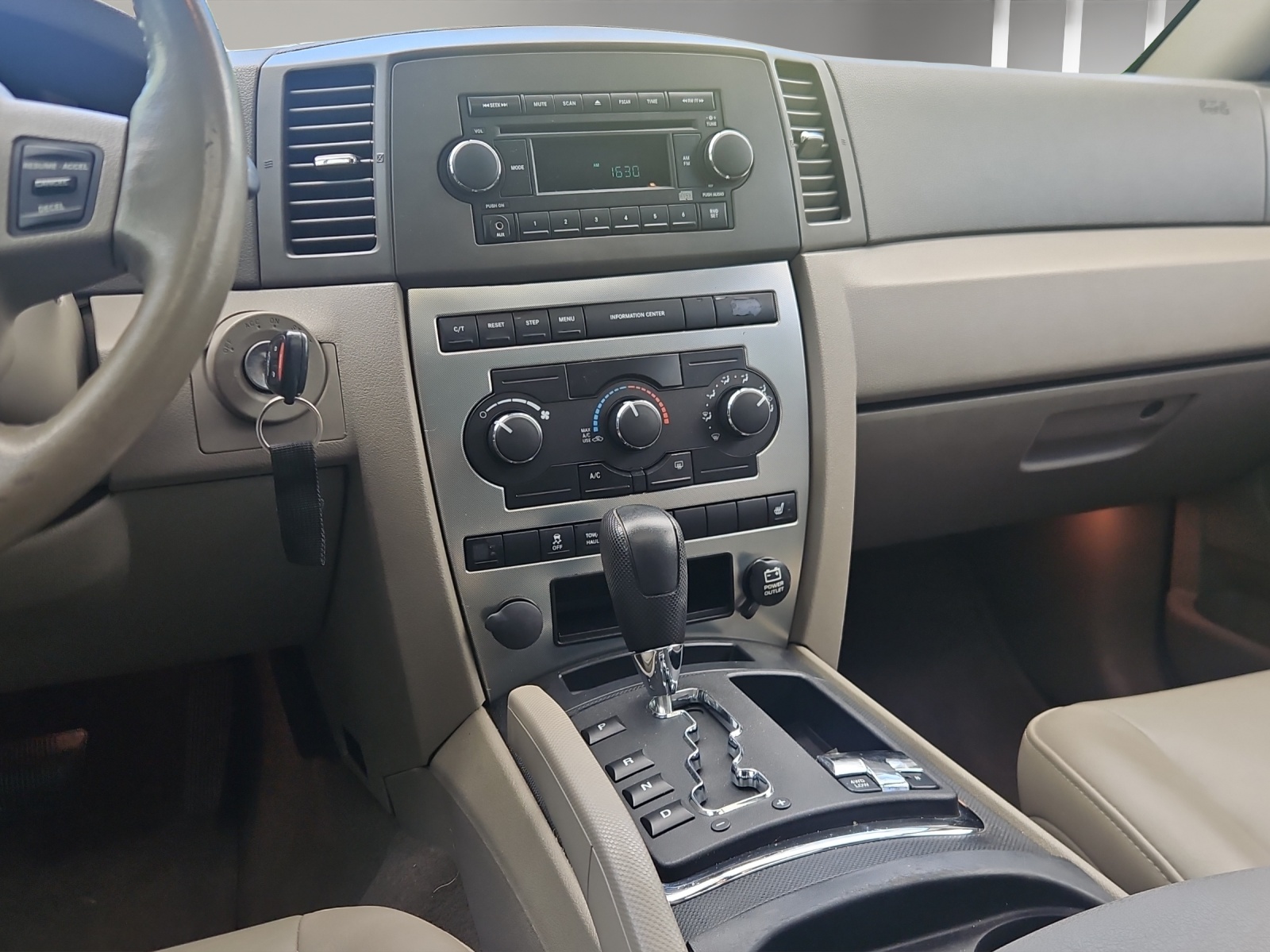 JEEP Grand Cherokee 4.7 V8 Laredo Automatic-image-10