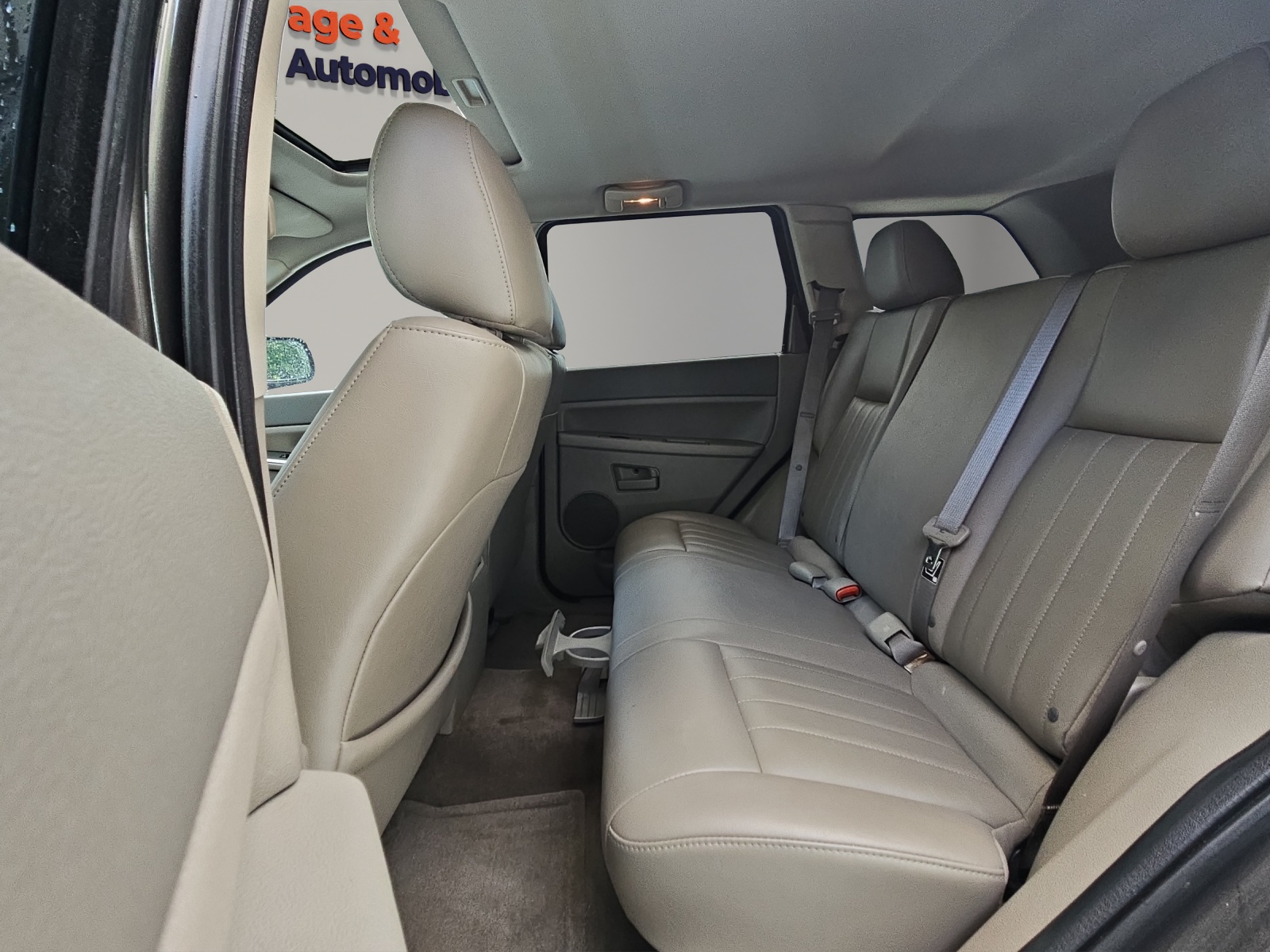 JEEP Grand Cherokee 4.7 V8 Laredo Automatic-image-13