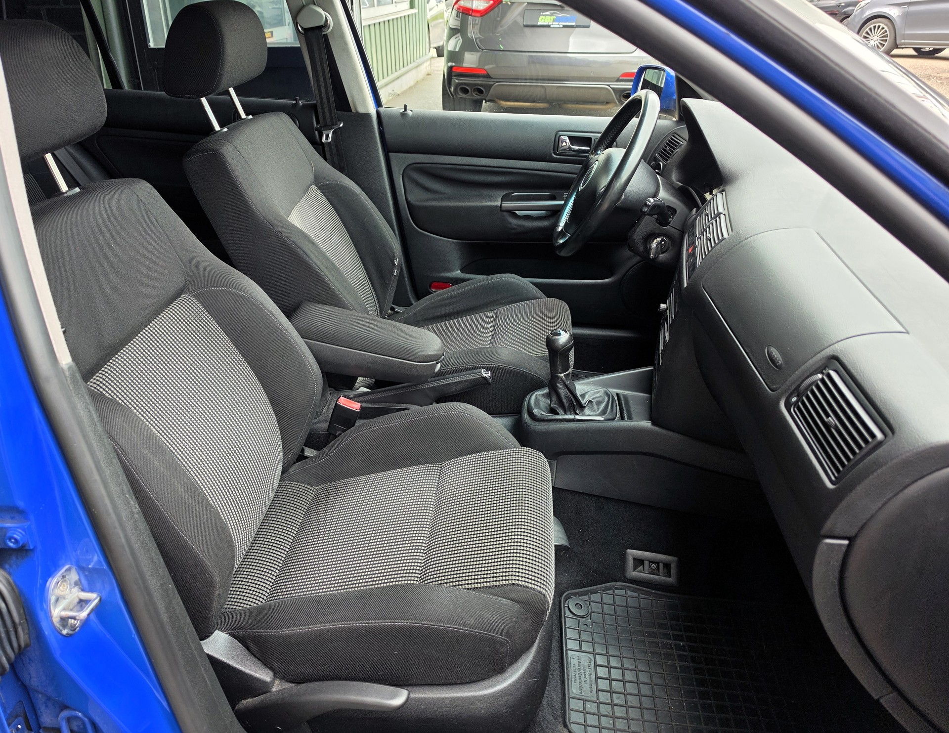 VW Golf 1.8 T GTI-image-5